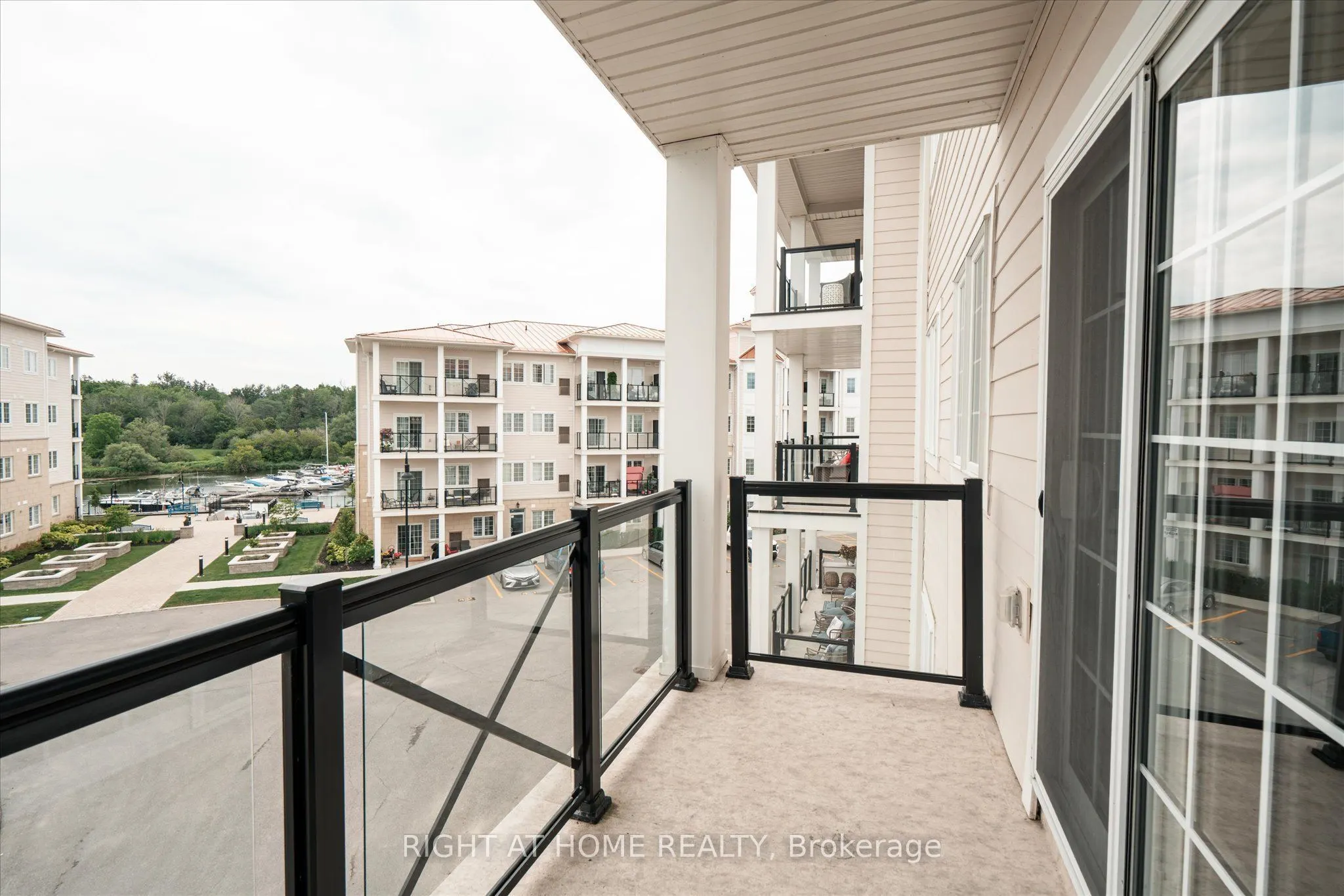 50 Lakebreeze Drive #321