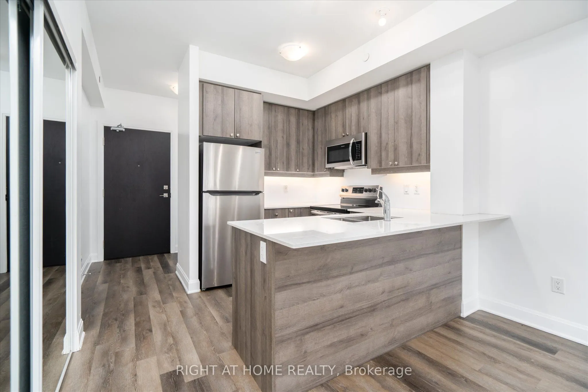 50 Lakebreeze Drive #321