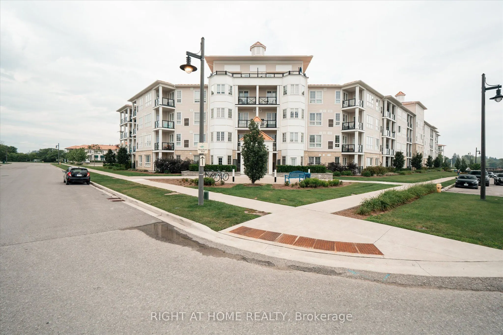 50 Lakebreeze Drive #321