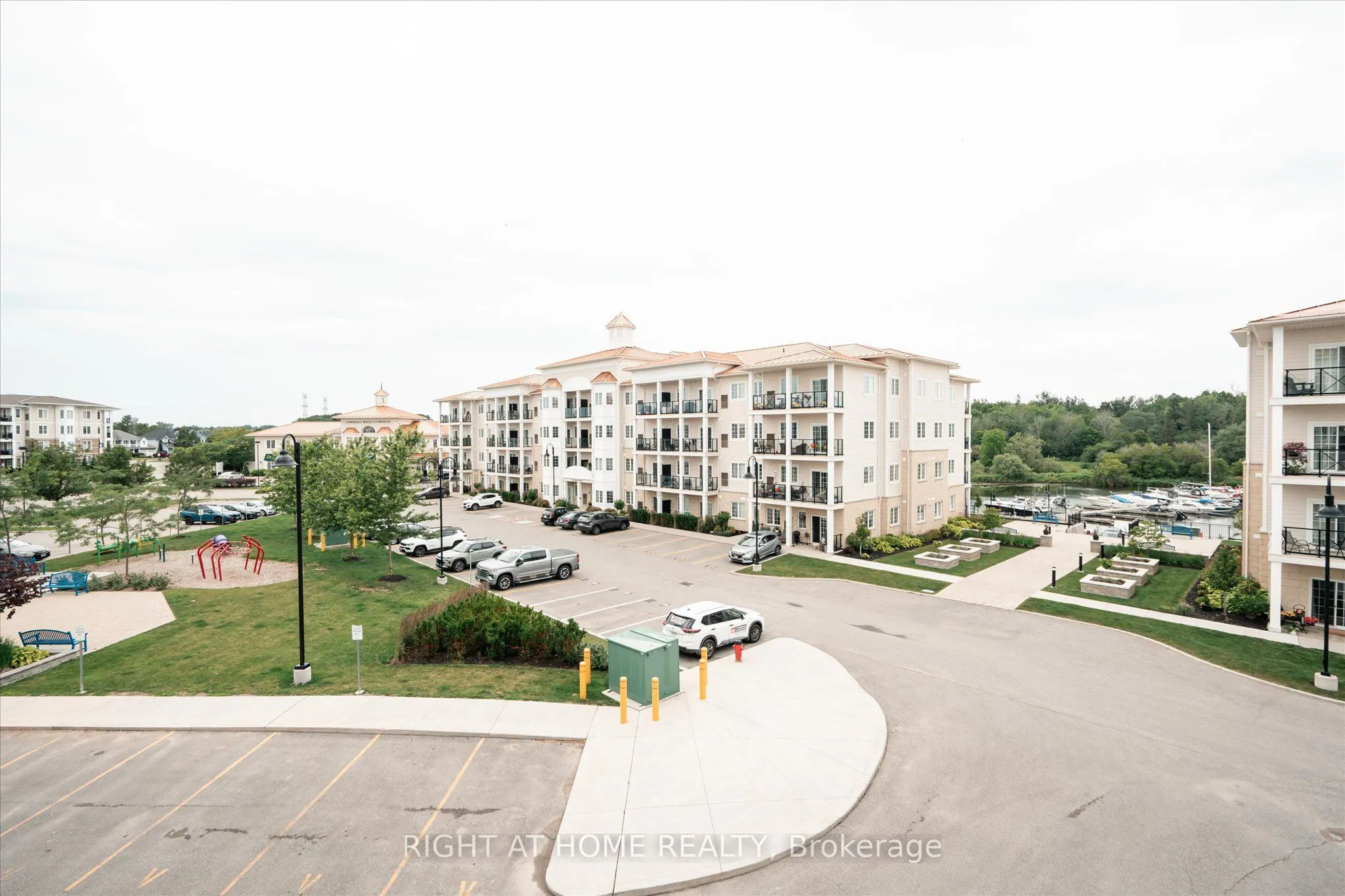 50 Lakebreeze Drive #321