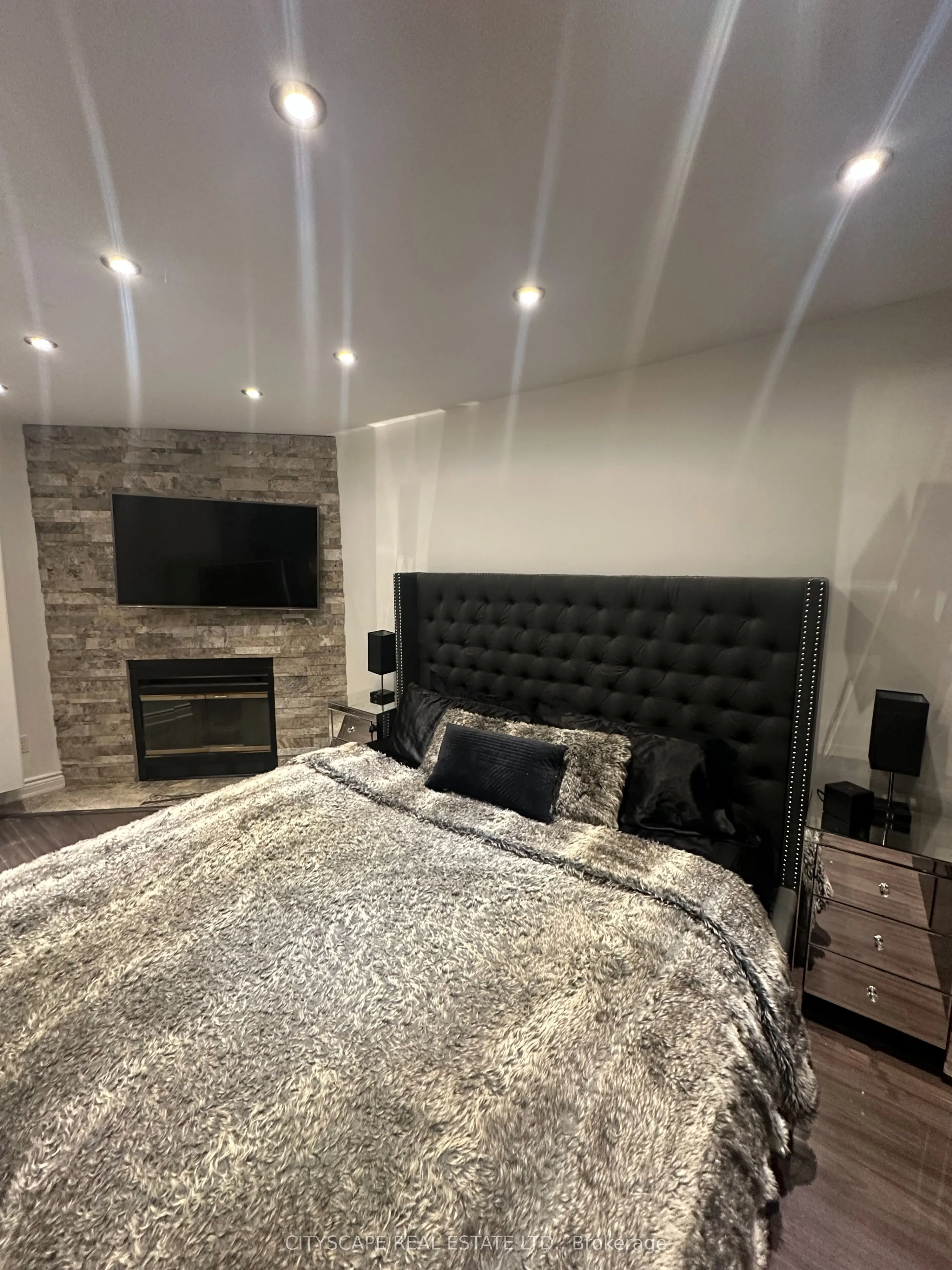 137 Ravenscroft Road #Main Floor