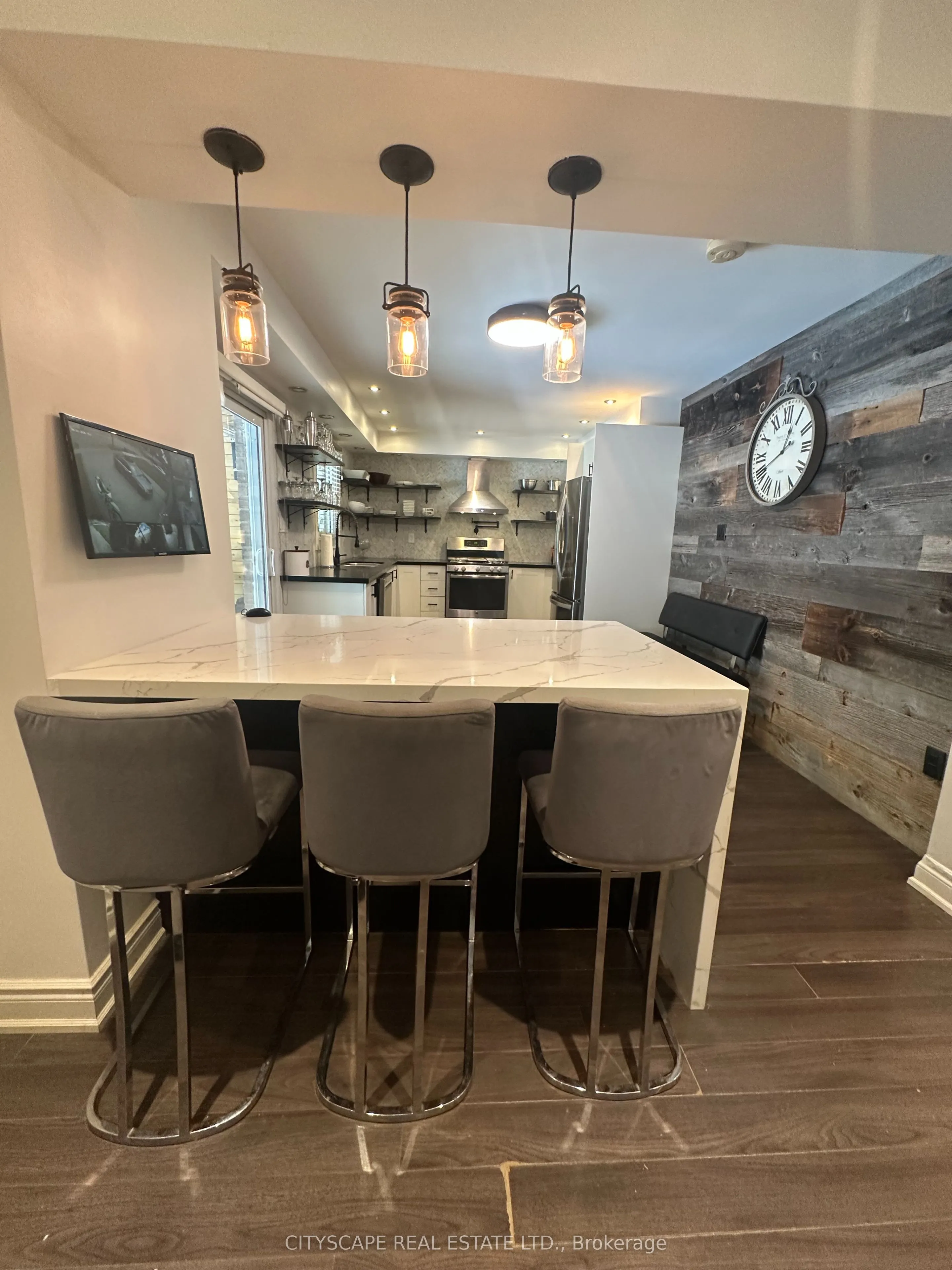 137 Ravenscroft Road #Main Floor