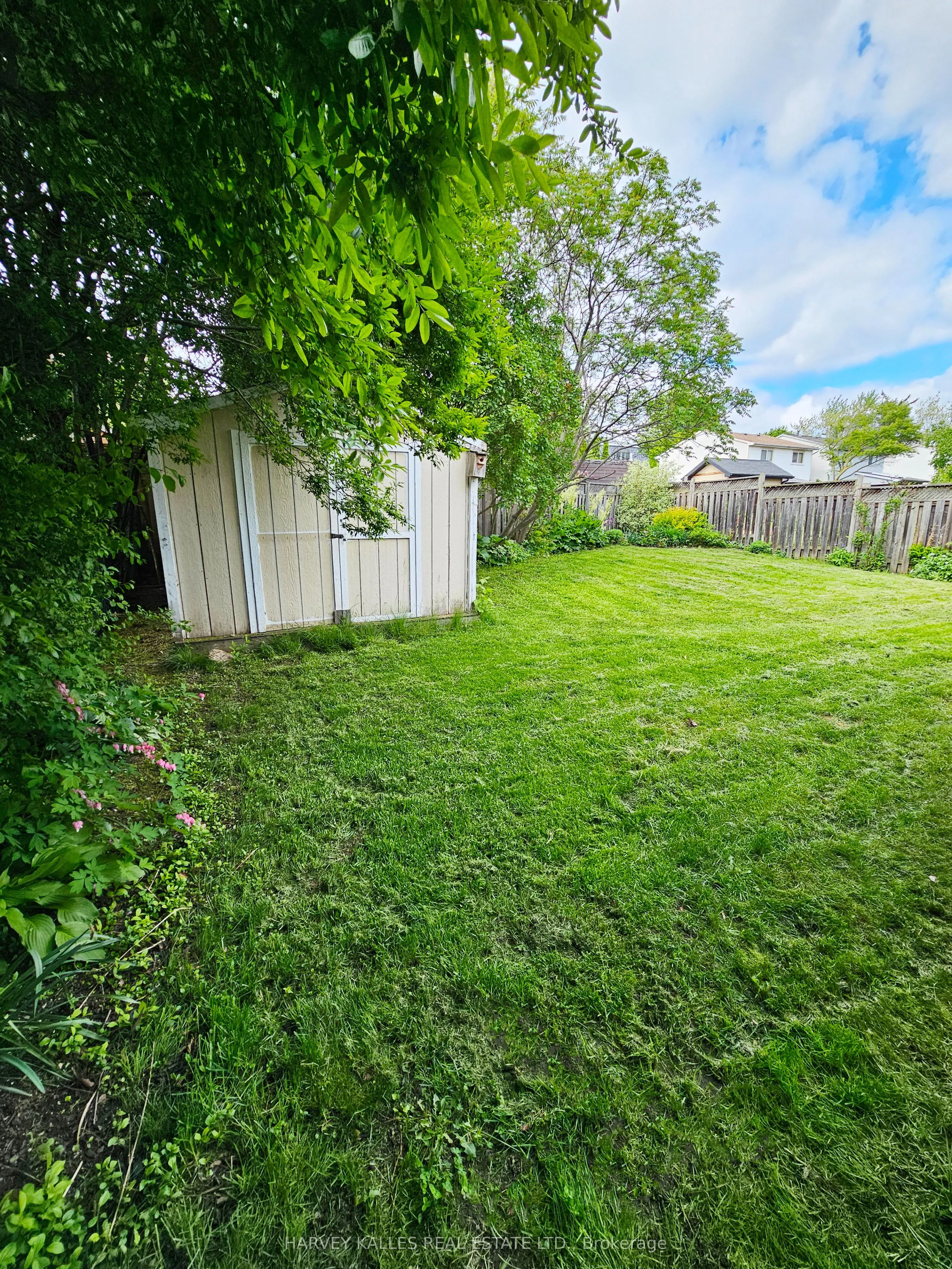 8 Pilkington Crescent