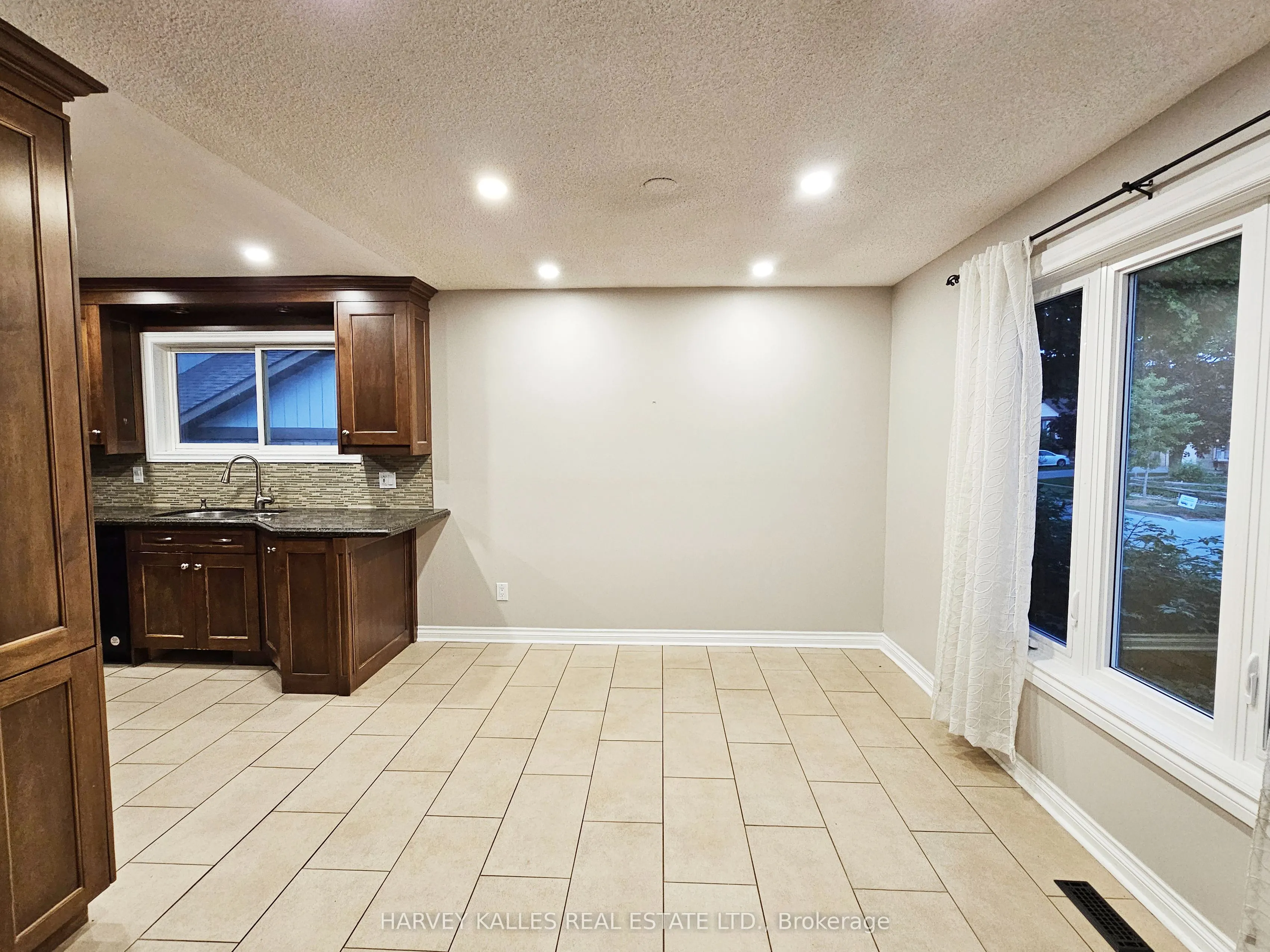8 Pilkington Crescent