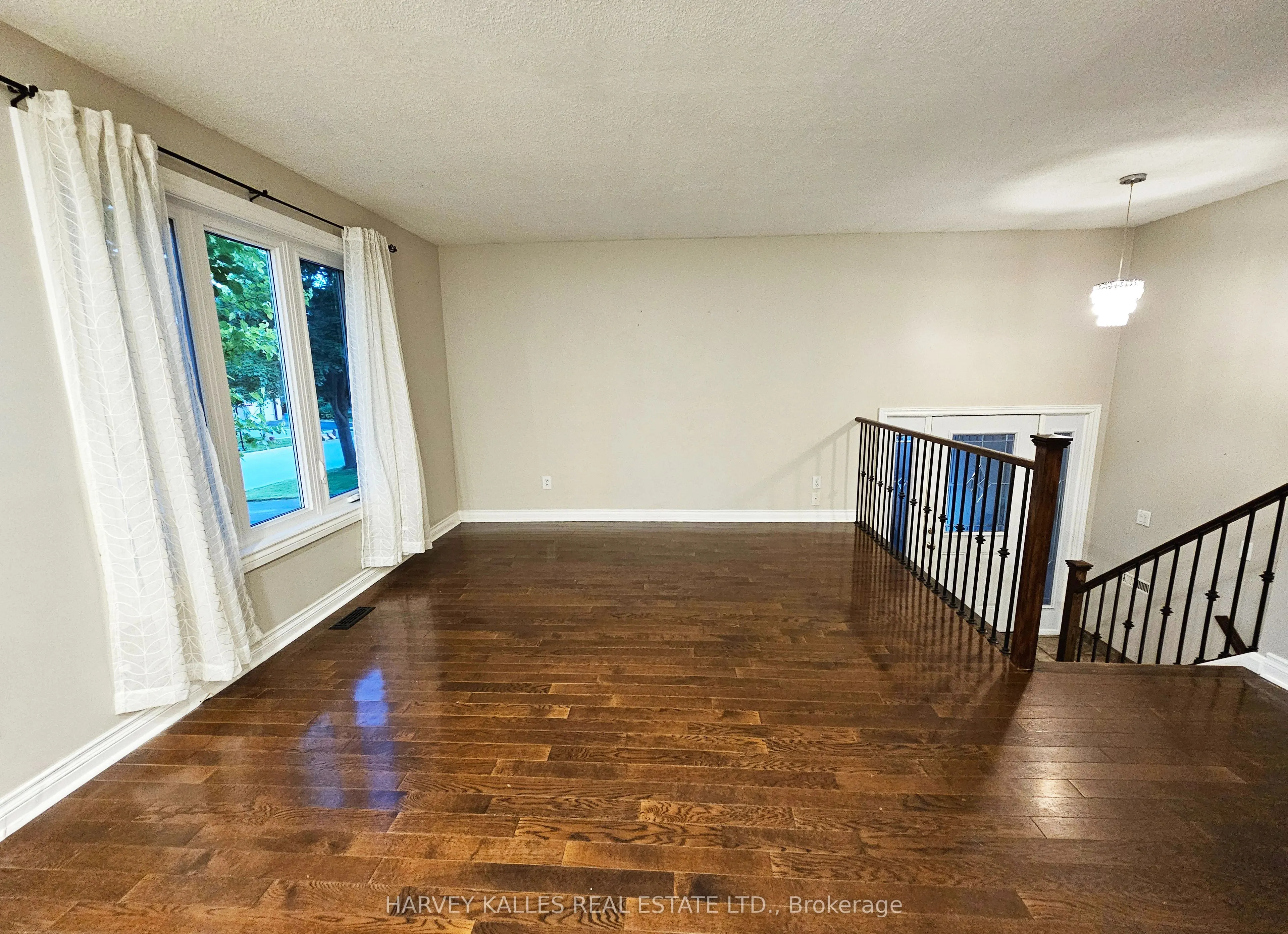 8 Pilkington Crescent