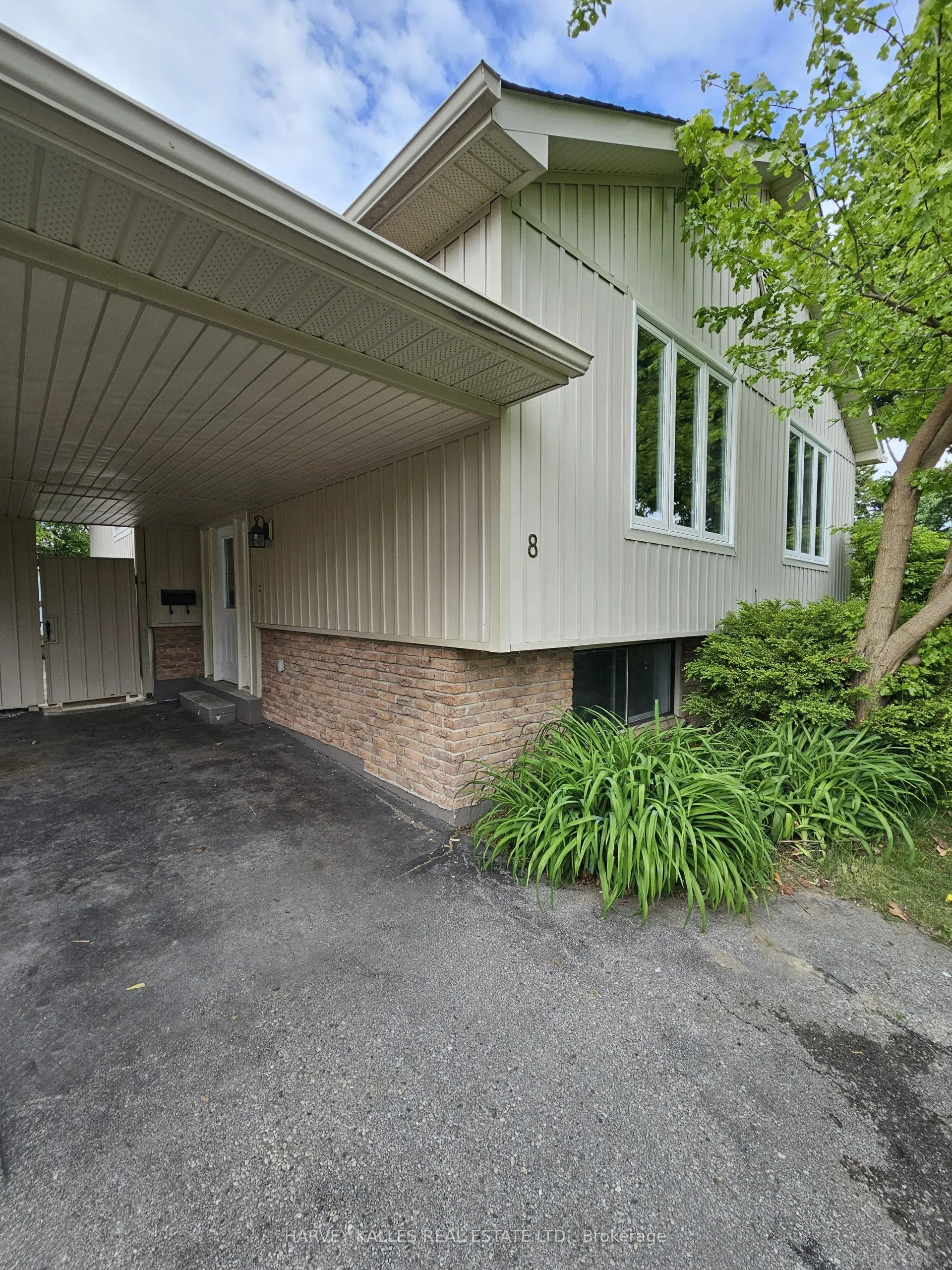 8 Pilkington Crescent