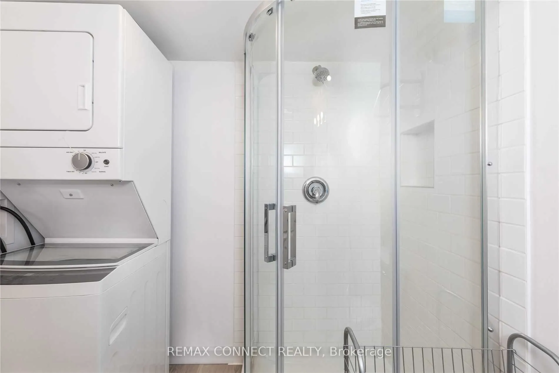 1370 Woodbine Avenue #Lower
