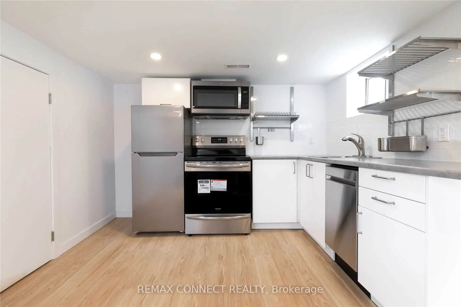 1370 Woodbine Avenue #Lower