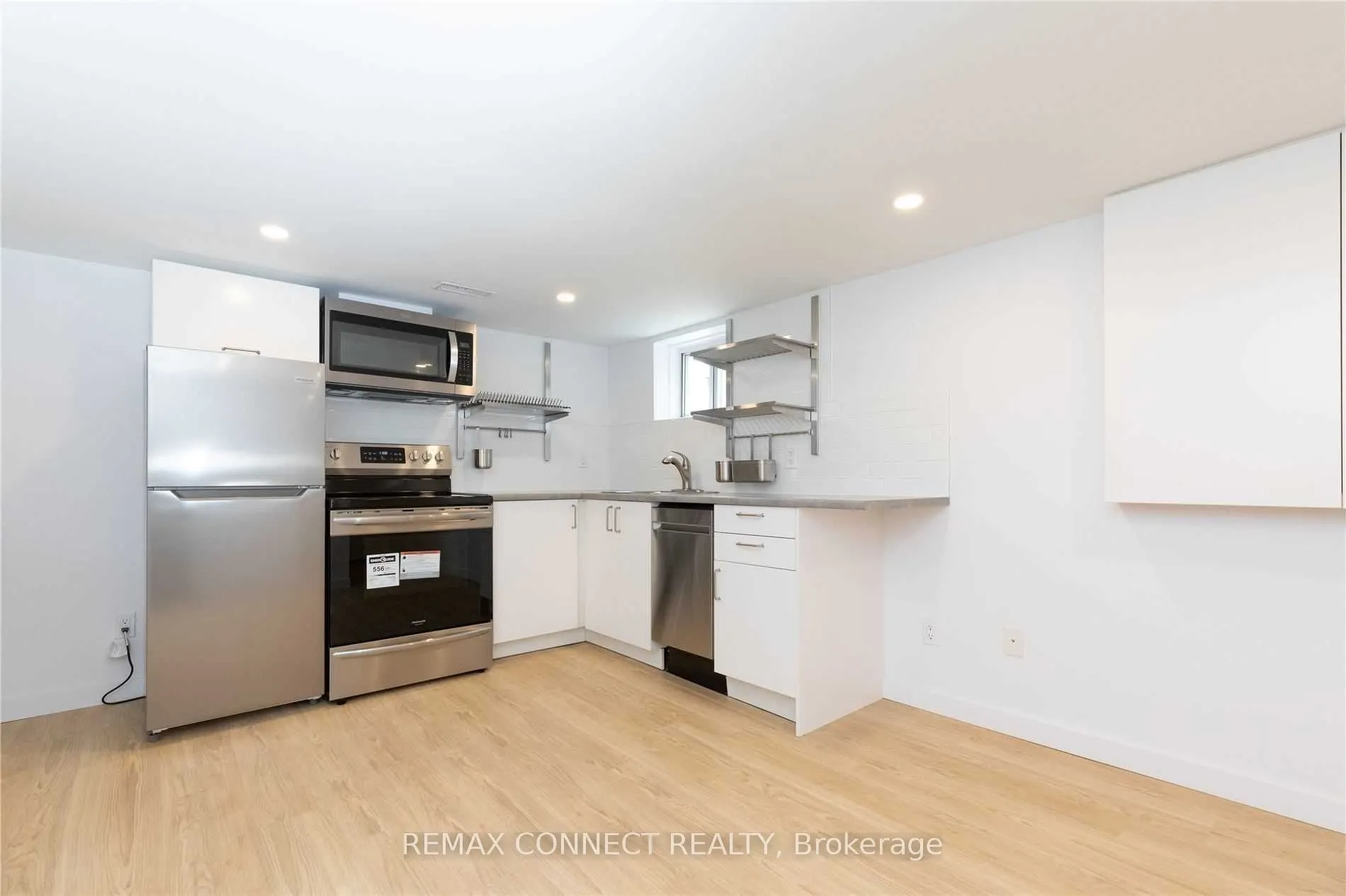 1370 Woodbine Avenue #Lower