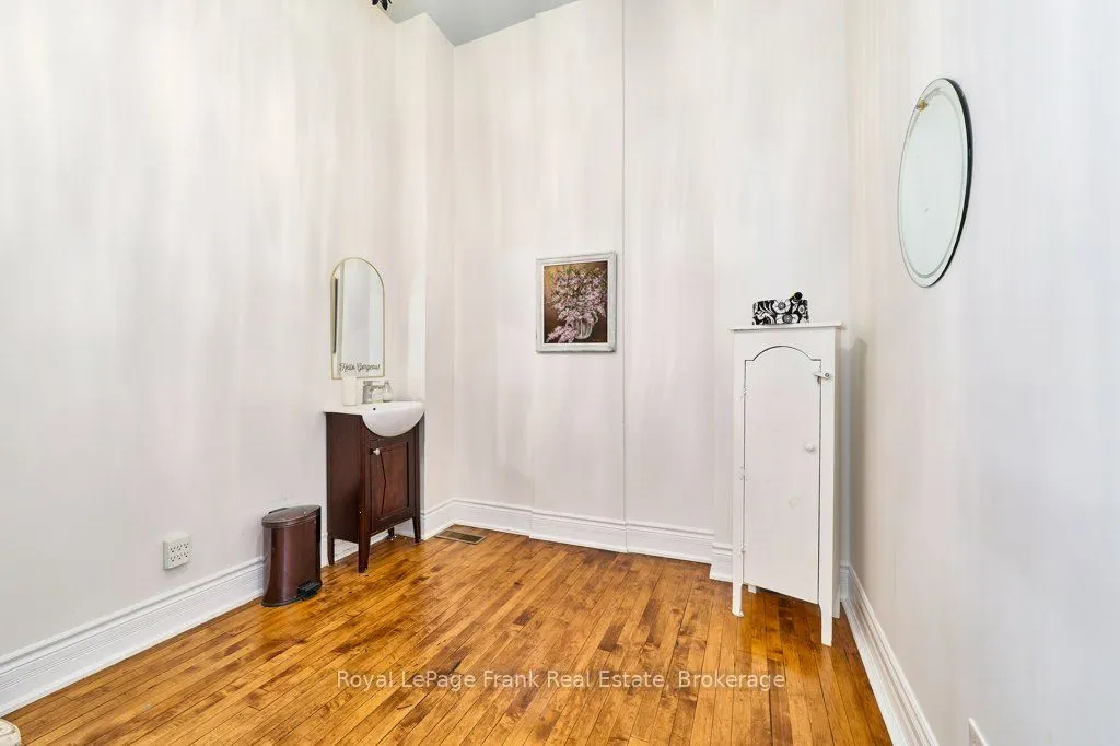 159 Brock Street N