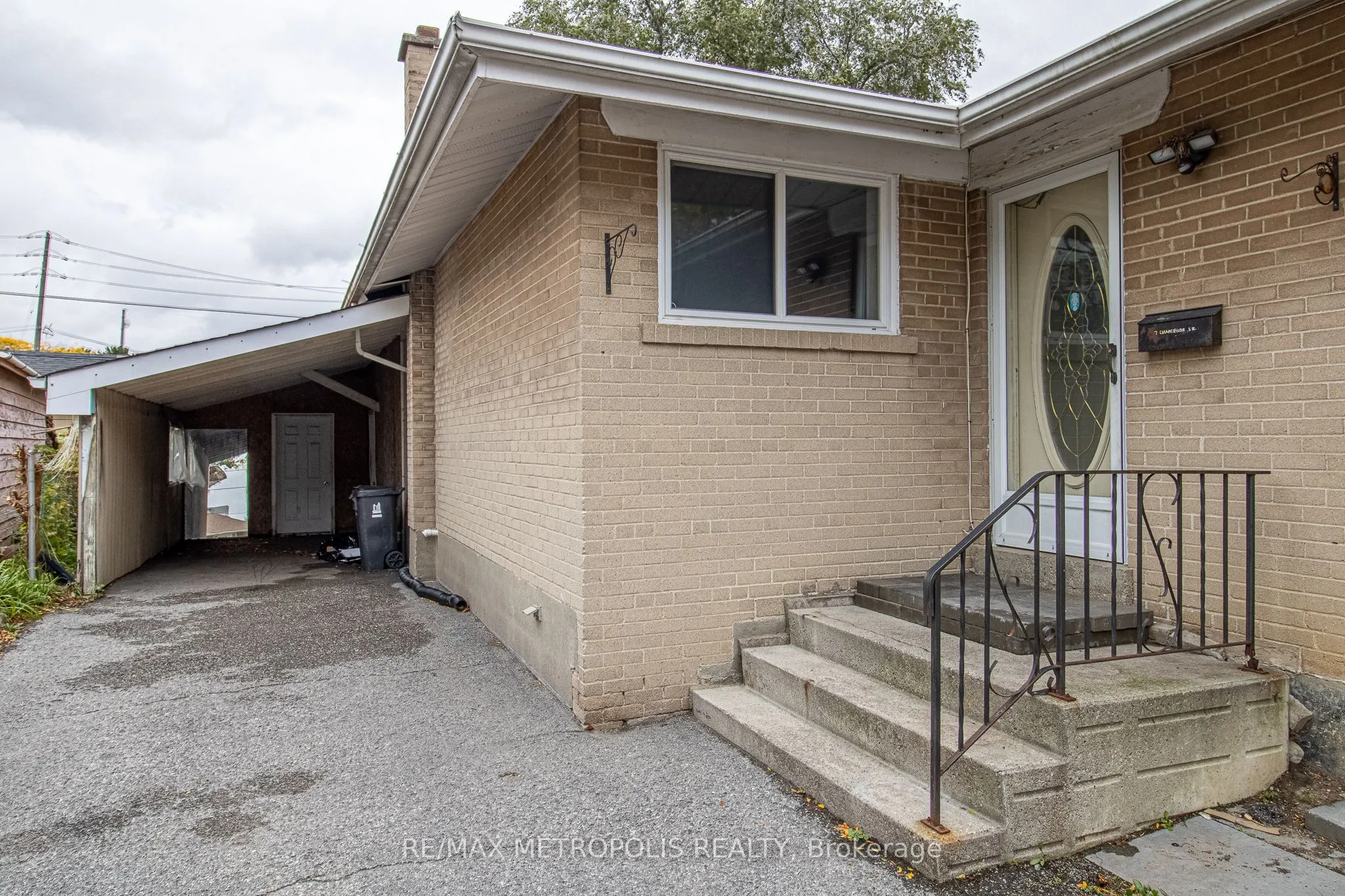 57 Chancellor Drive #Upper