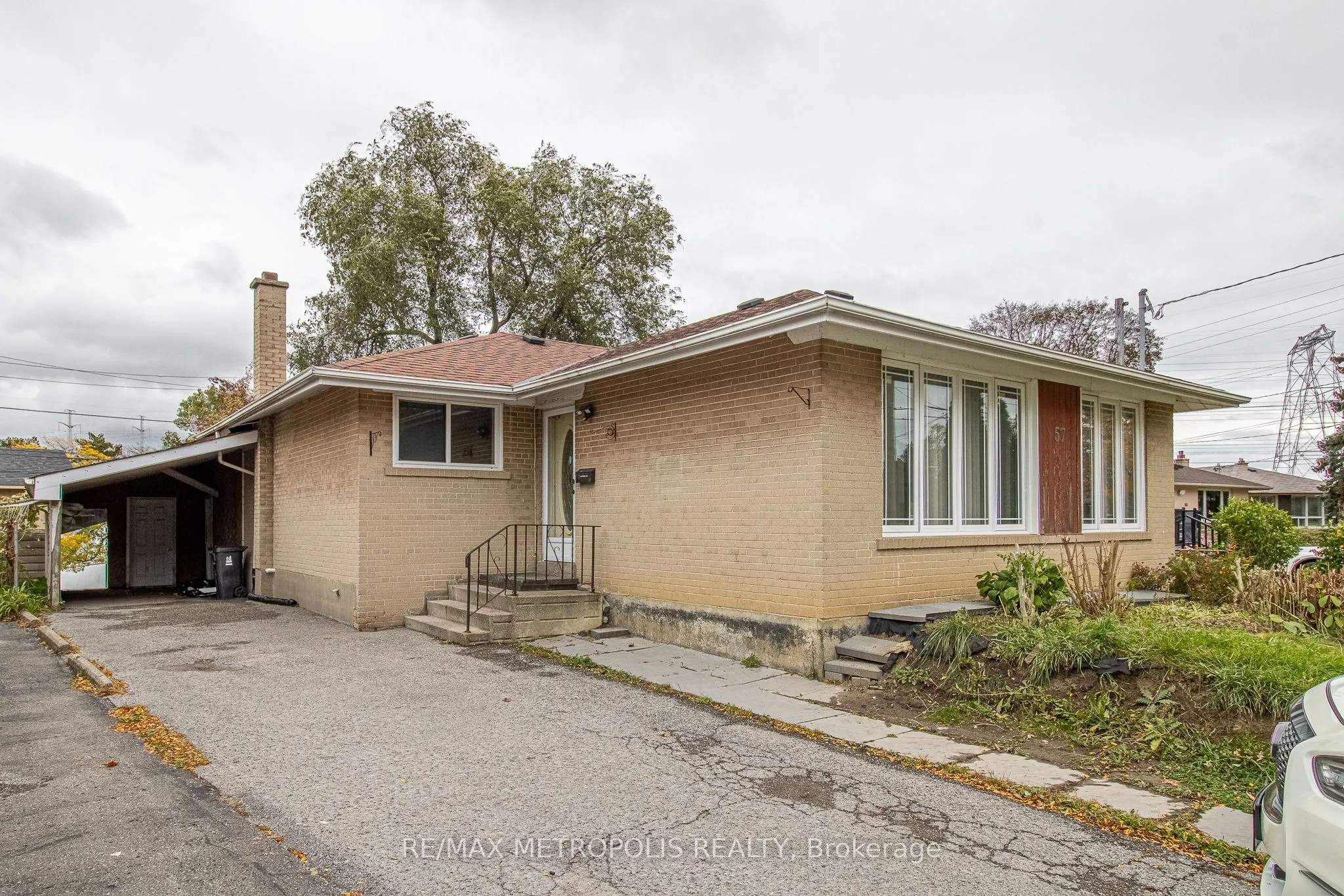 57 Chancellor Drive #Upper