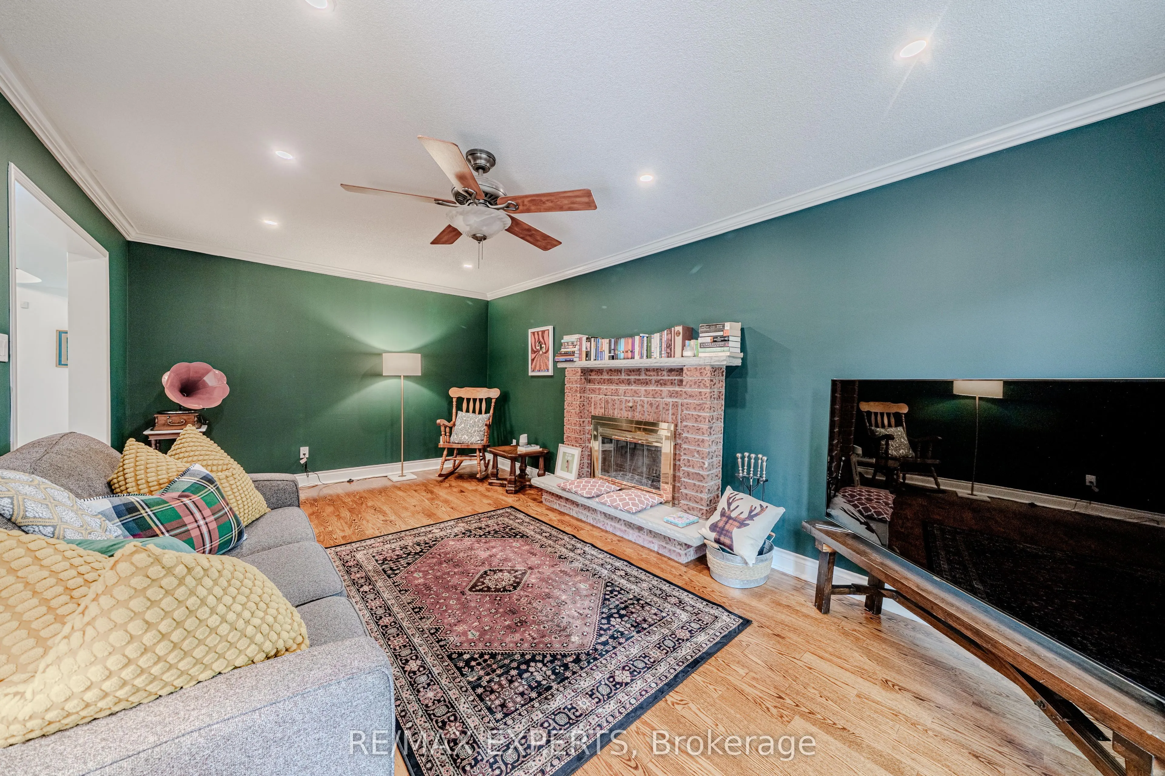 231 Mossbrook Square