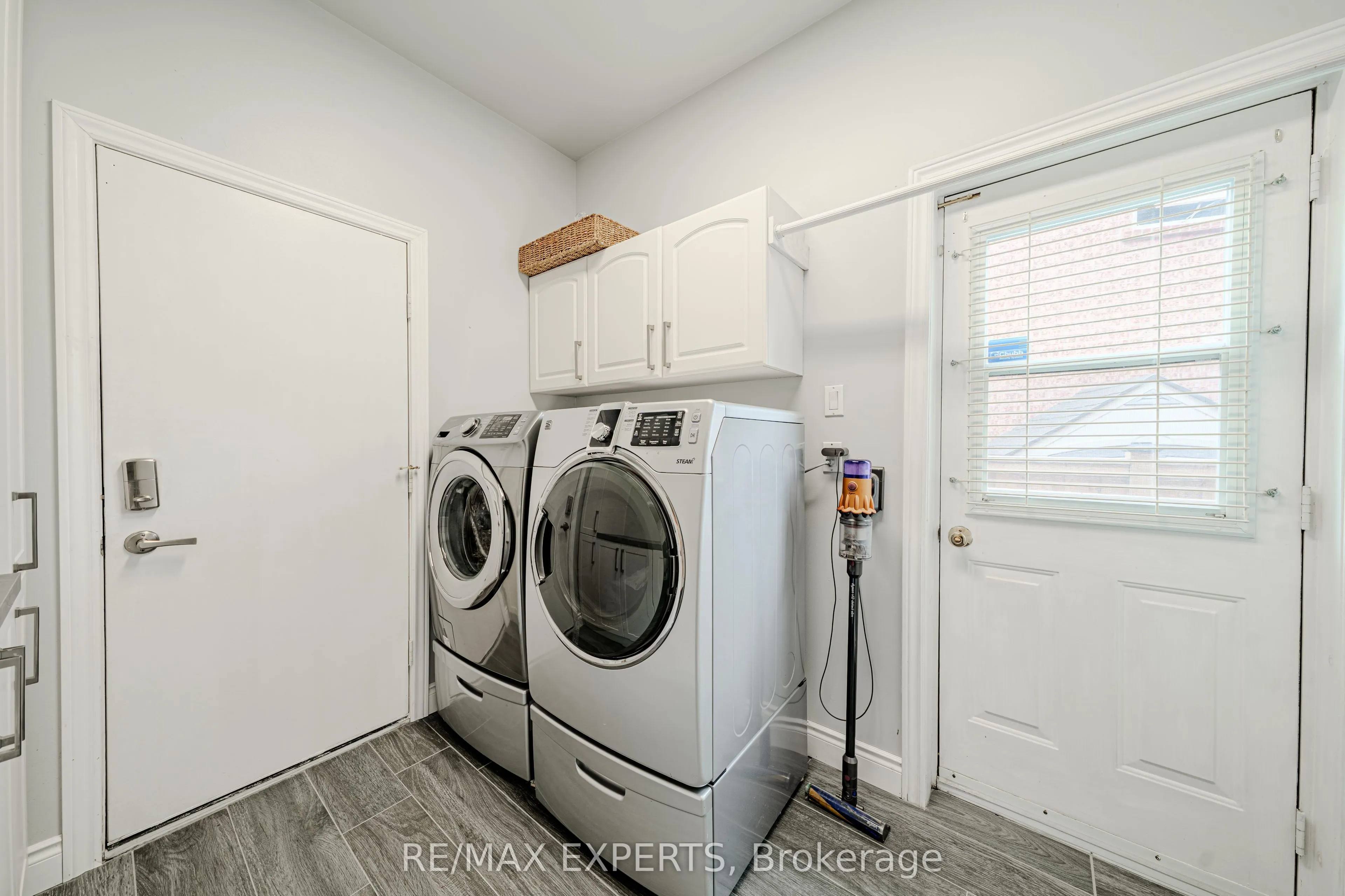 231 Mossbrook Square