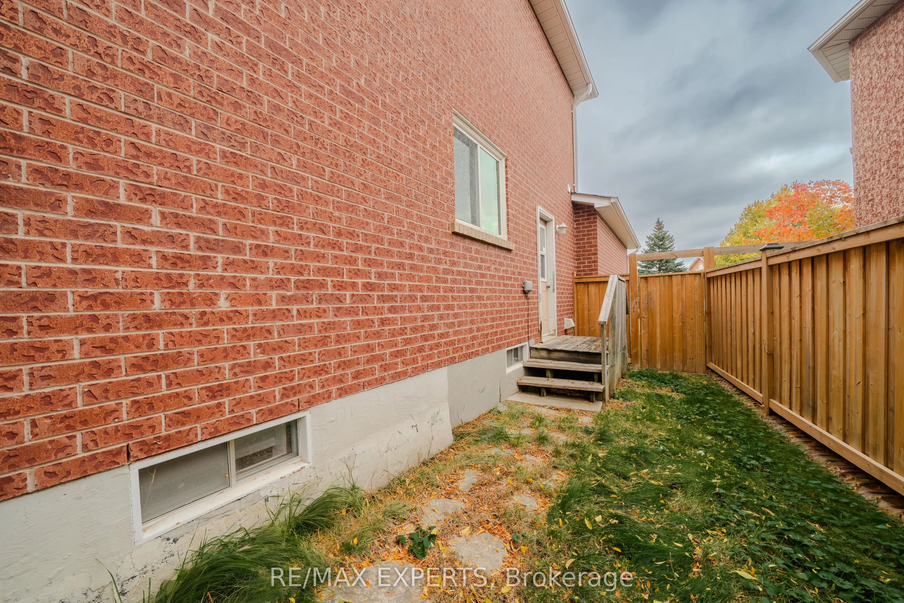 231 Mossbrook Square
