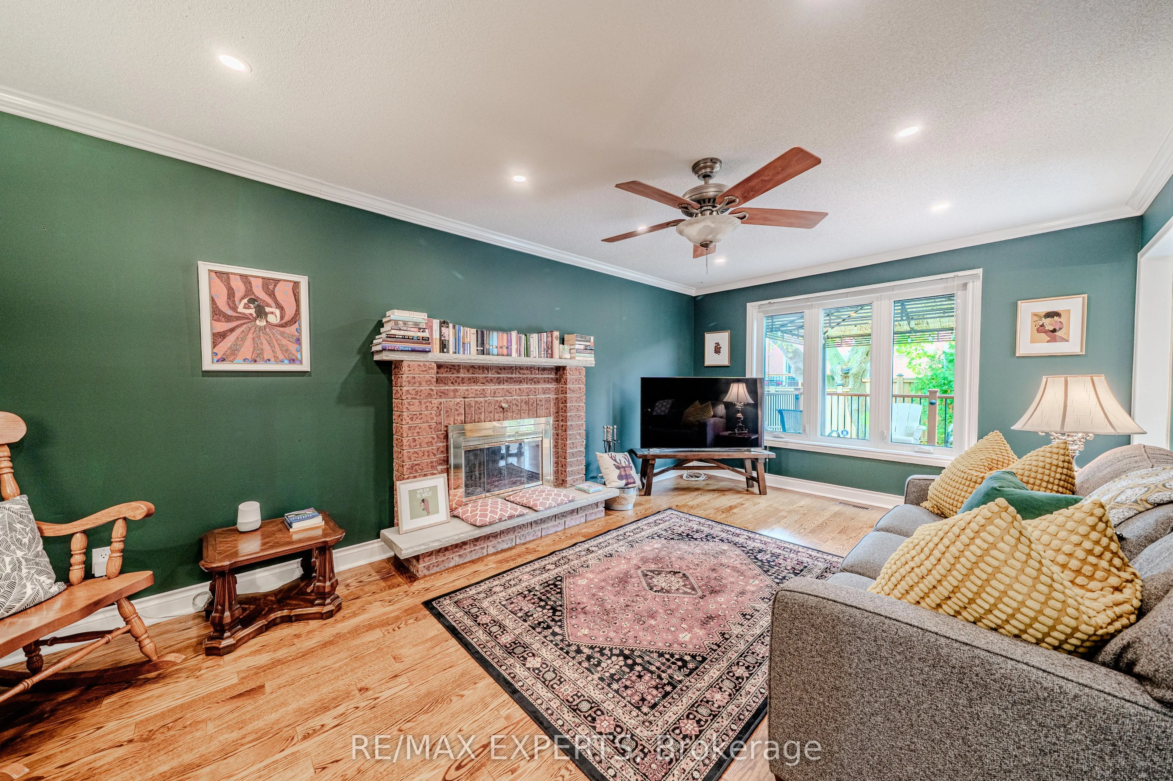 231 Mossbrook Square