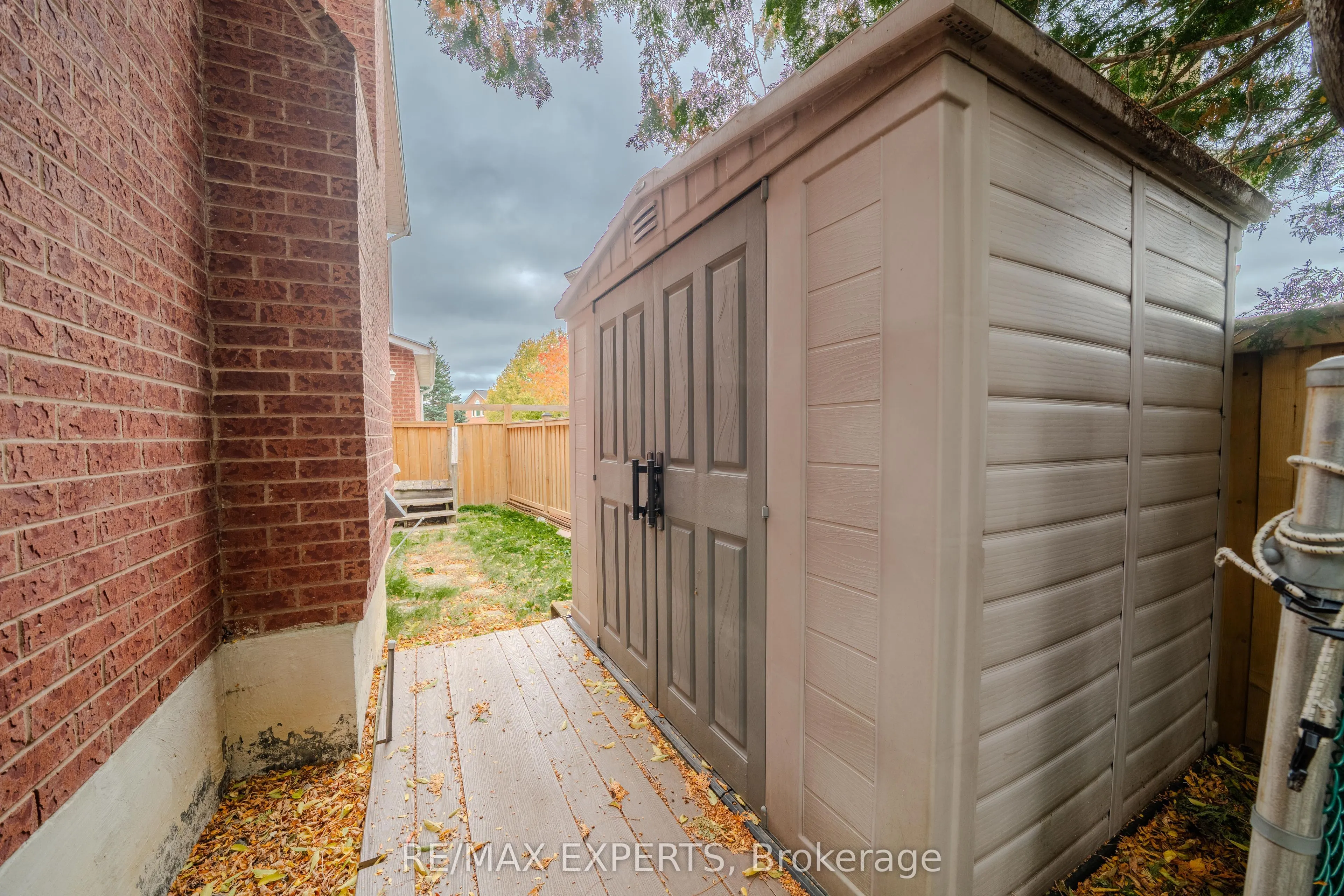 231 Mossbrook Square