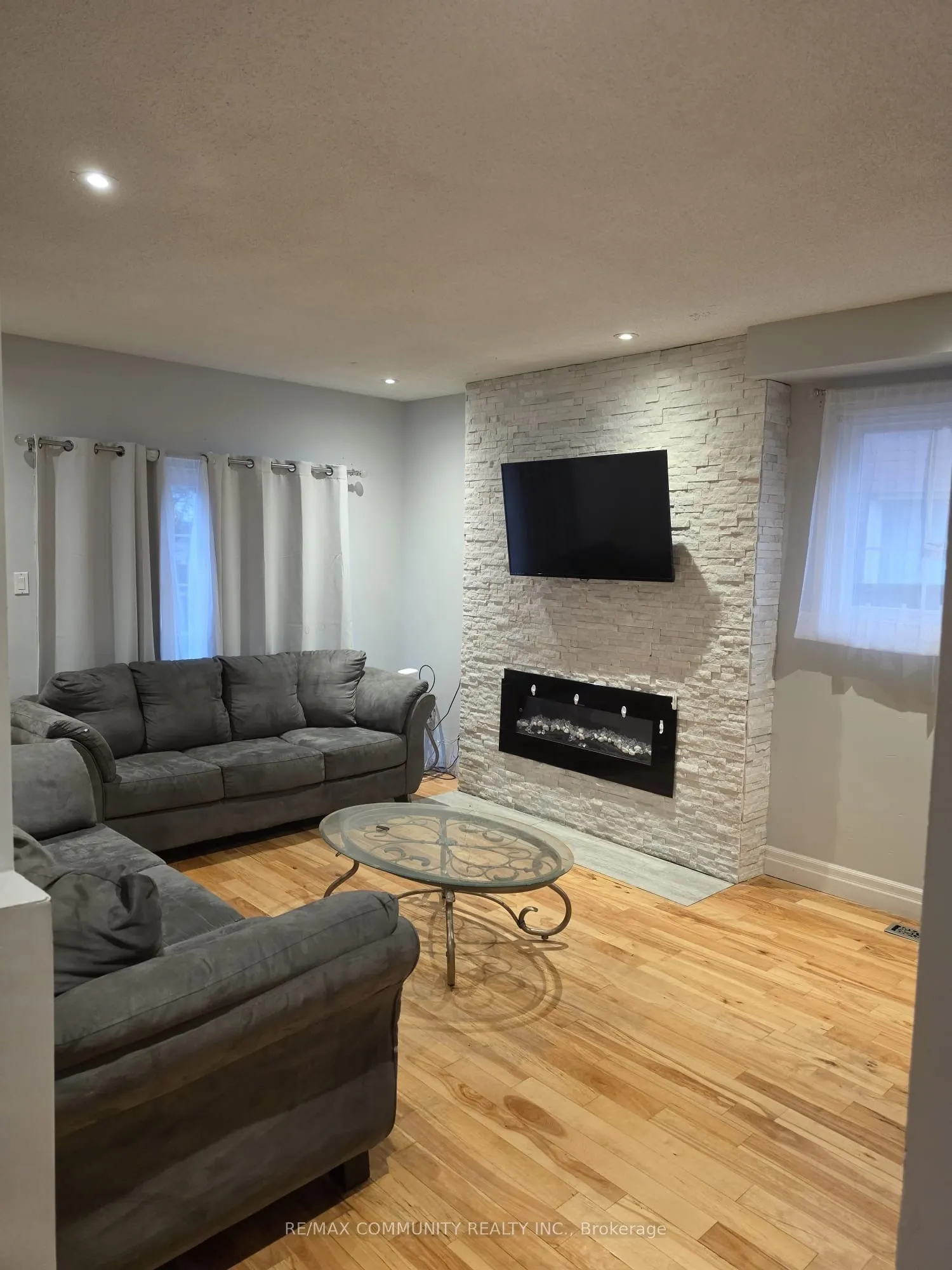 36 Beaumont Drive #Upper