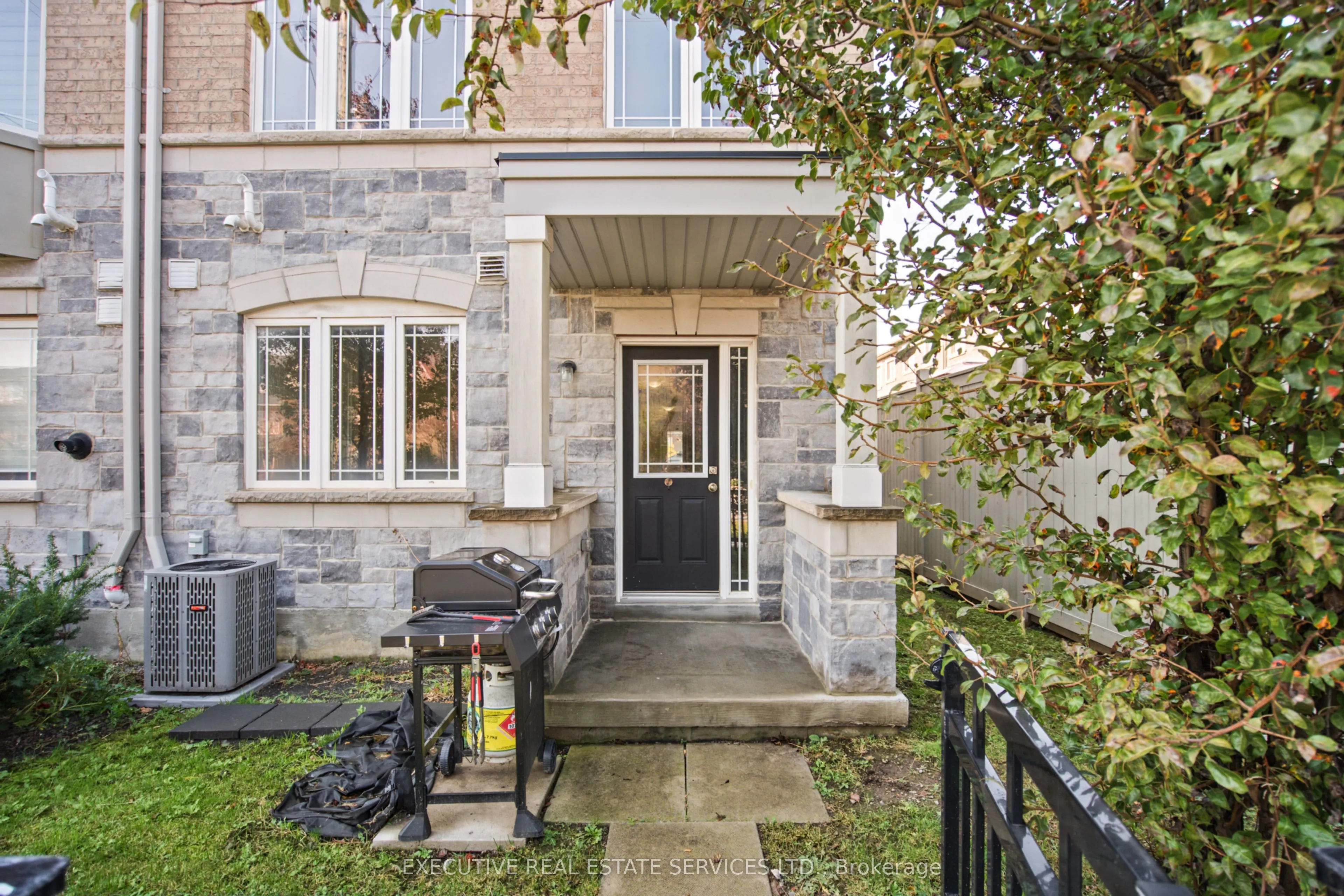20 Waterstone Way
