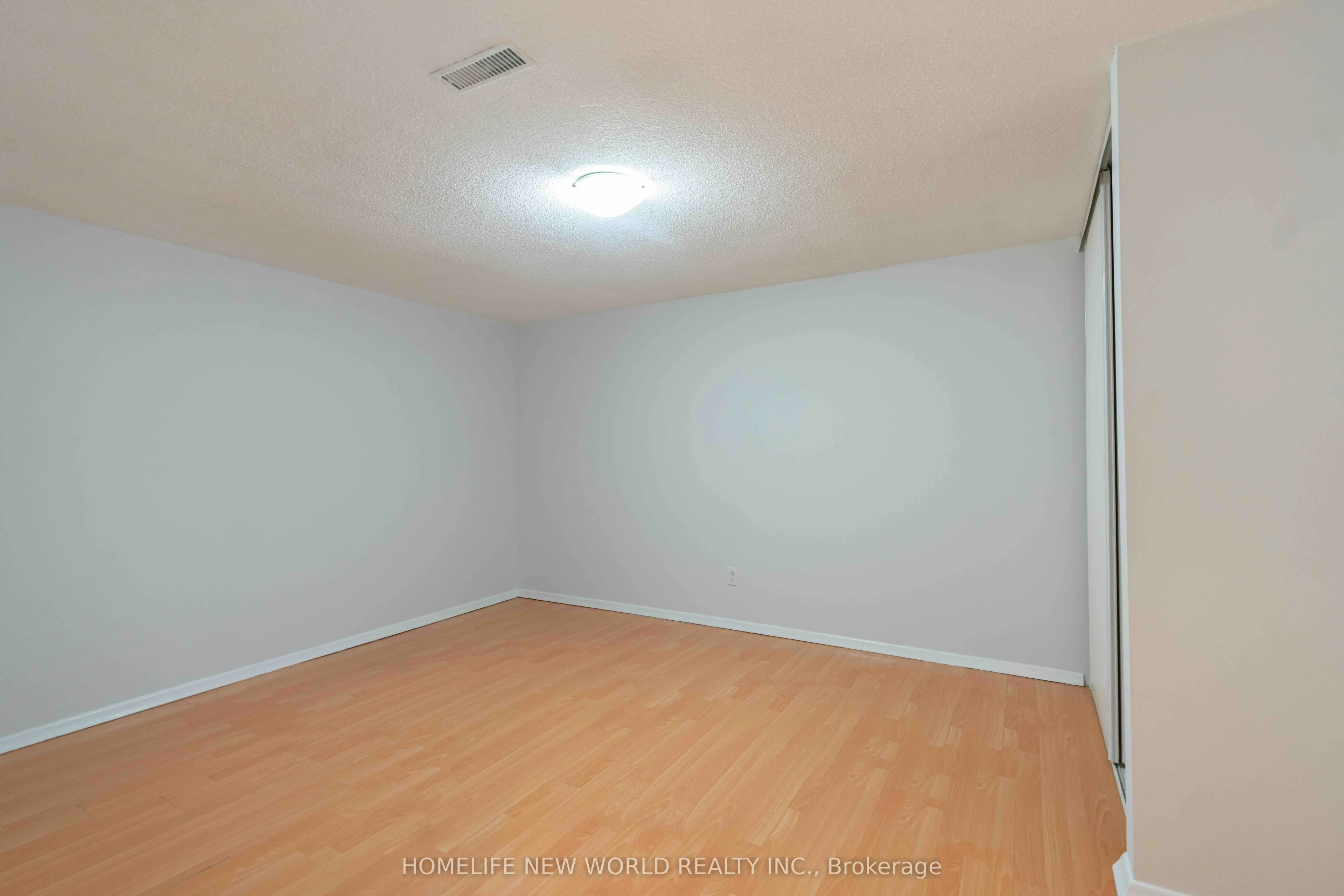 102 Alexmuir Boulevard
