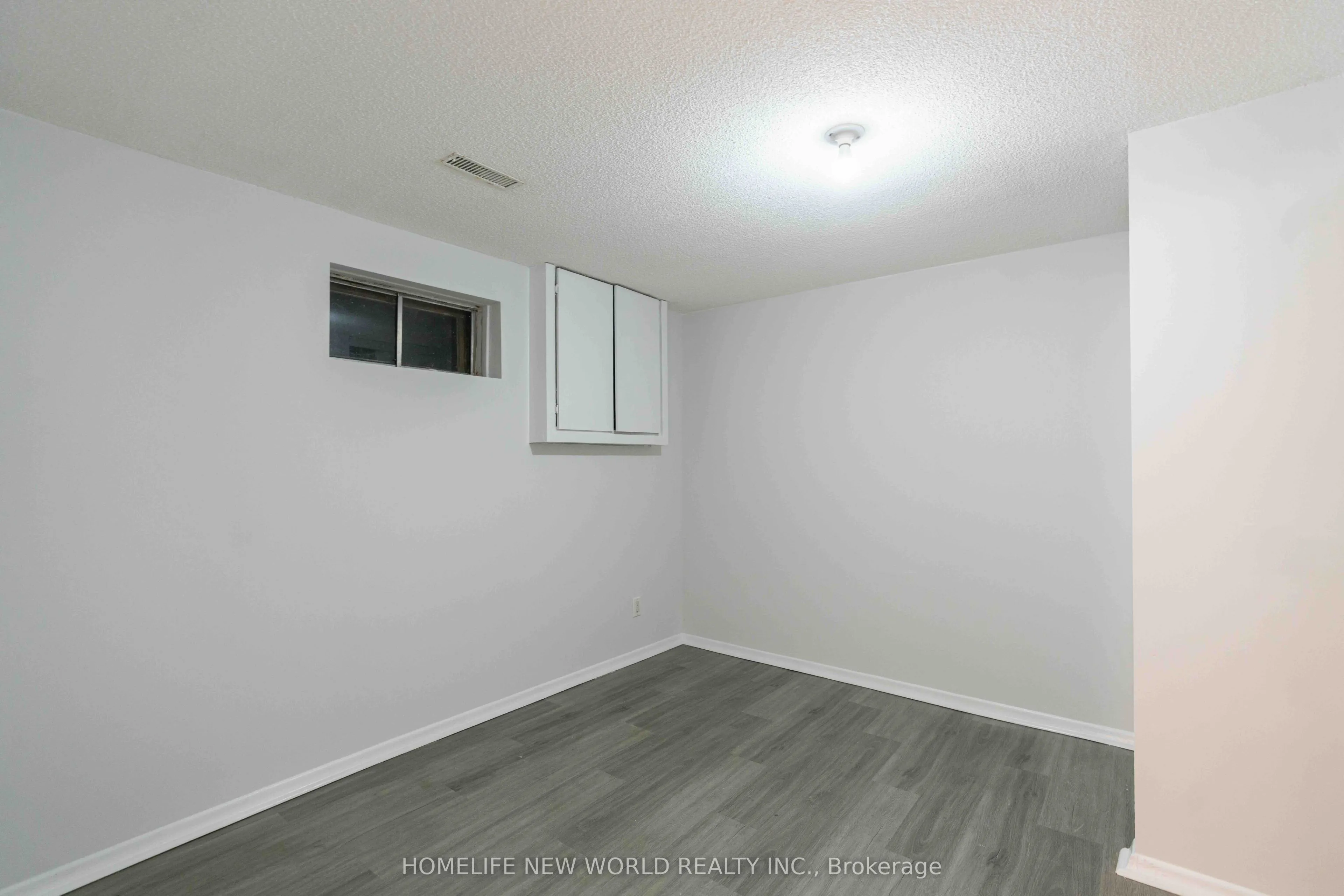 102 Alexmuir Boulevard