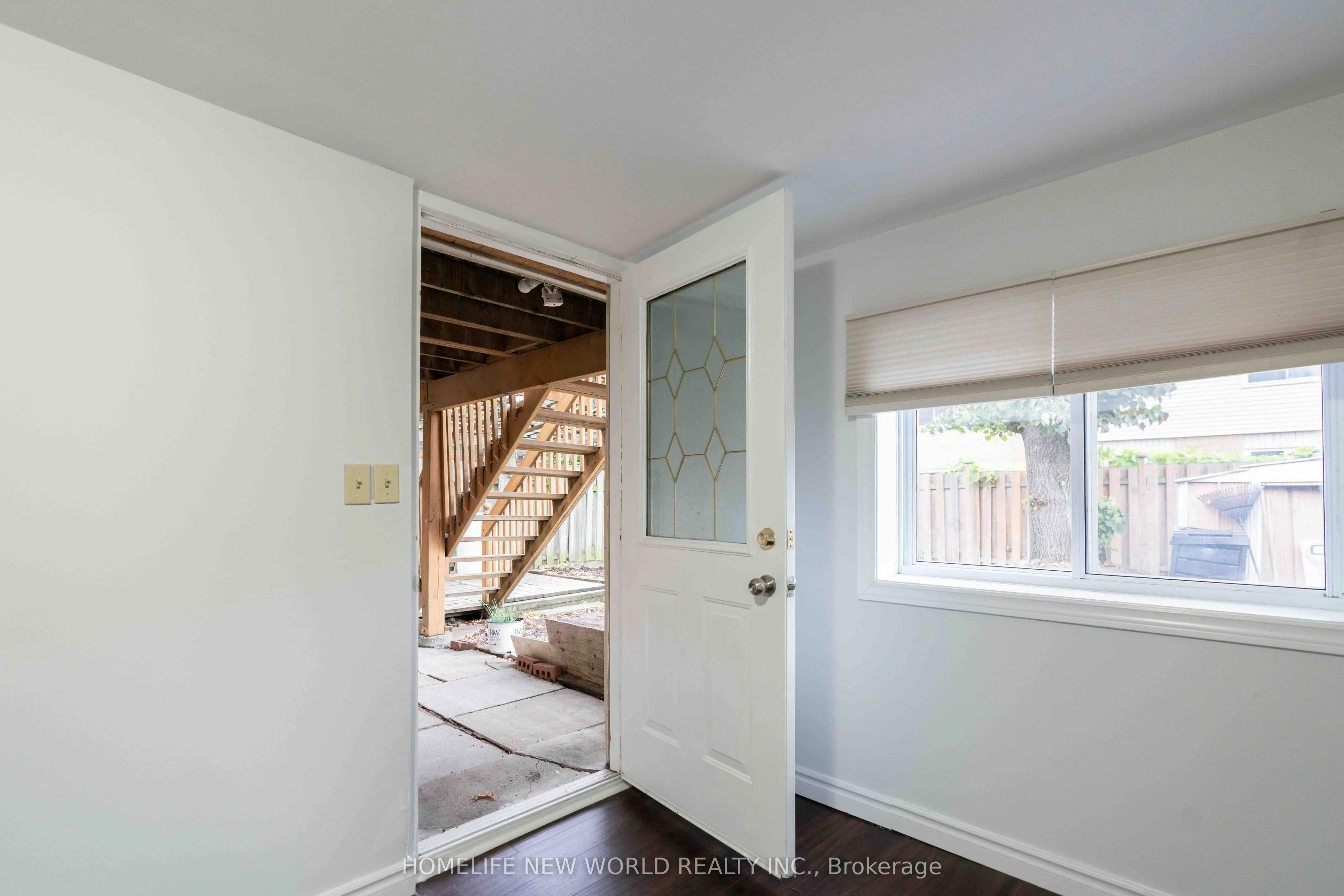 102 Alexmuir Boulevard