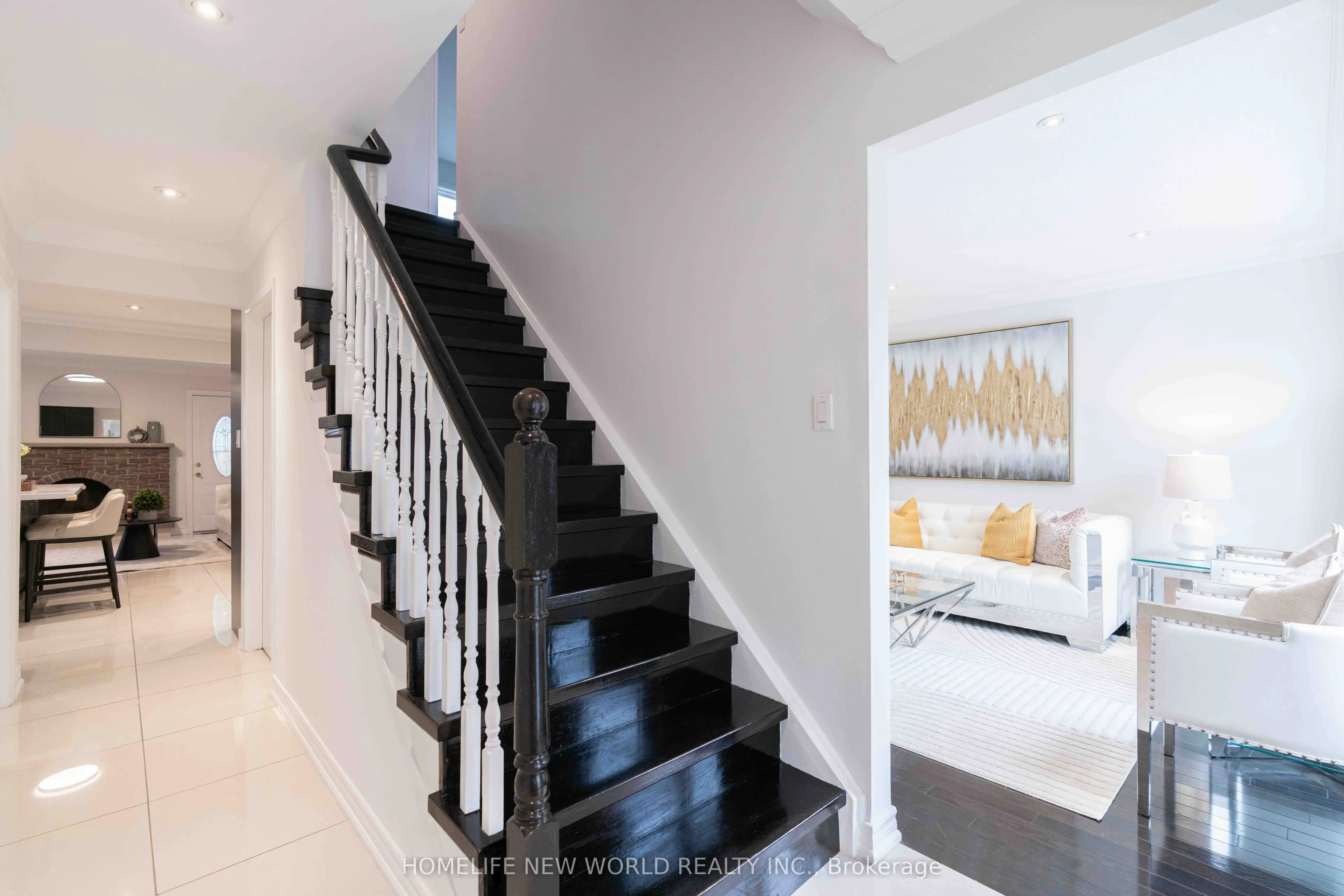 102 Alexmuir Boulevard