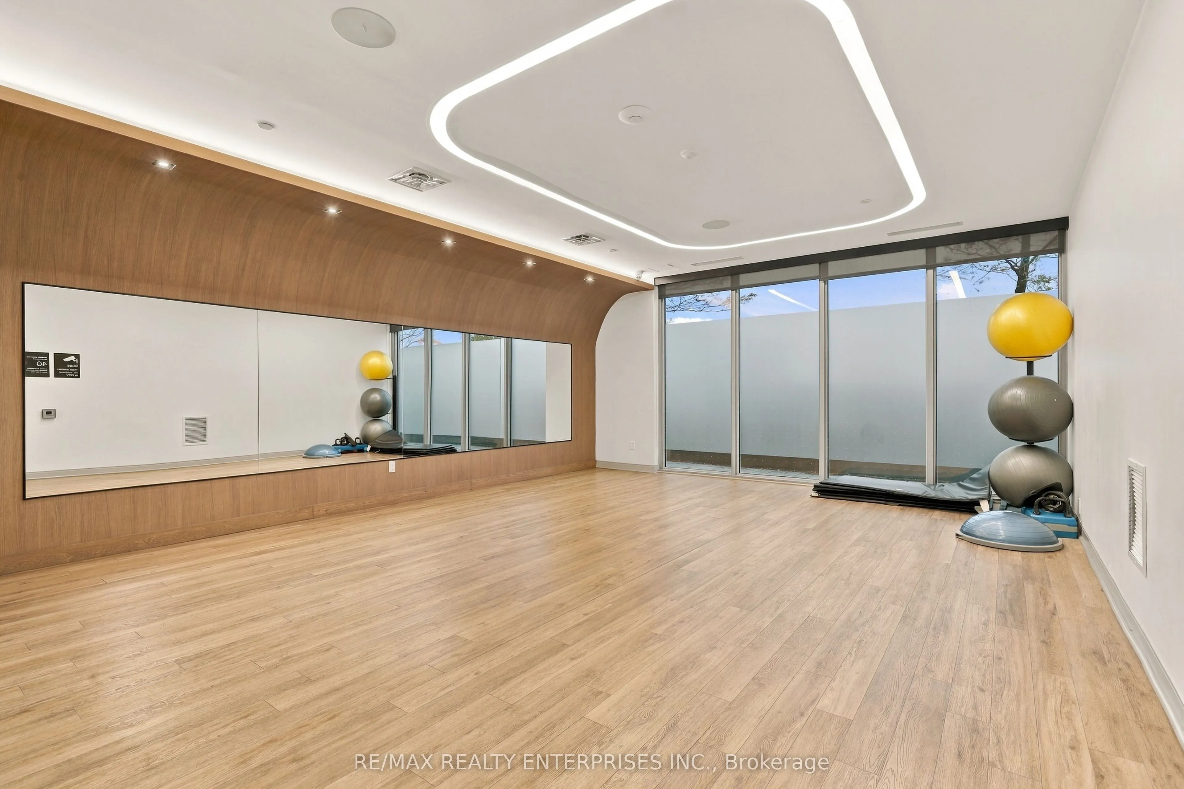 225 Village Green Square #1004