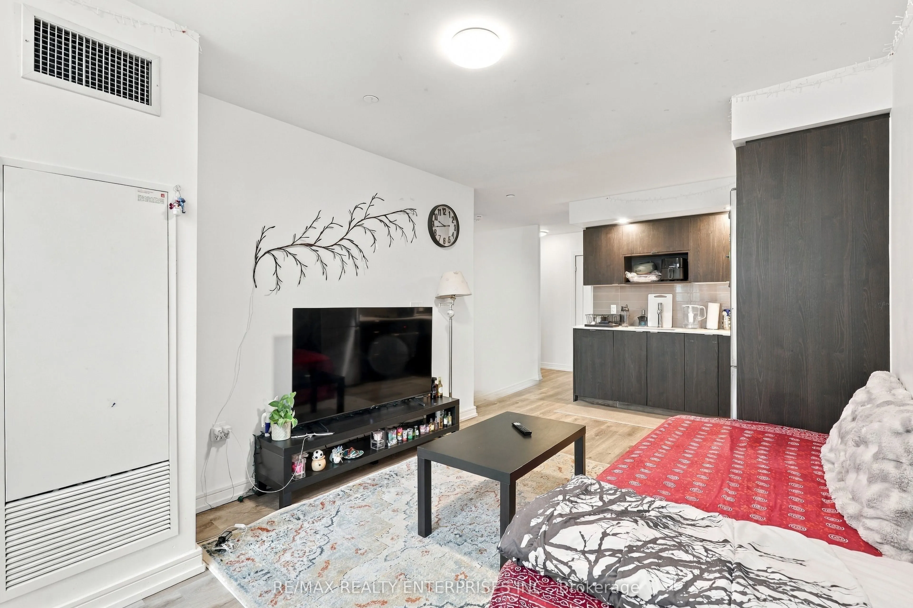 225 Village Green Square #1004