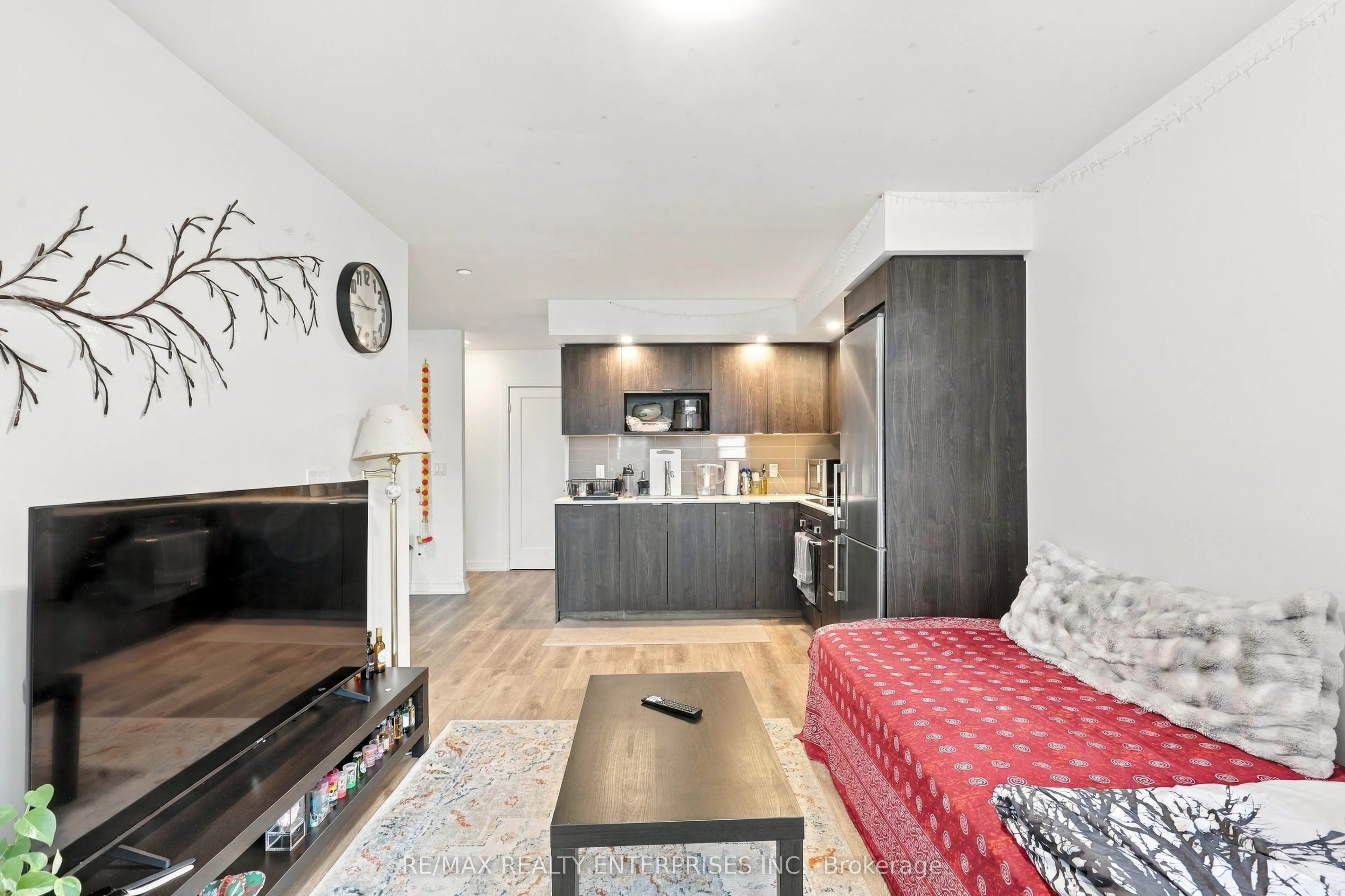 225 Village Green Square #1004