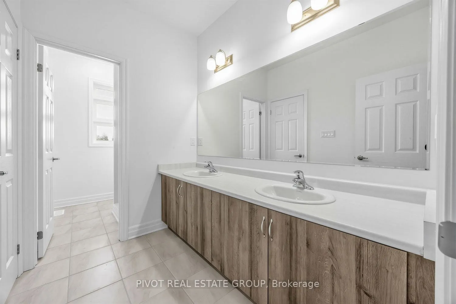34 Waterfront Crescent