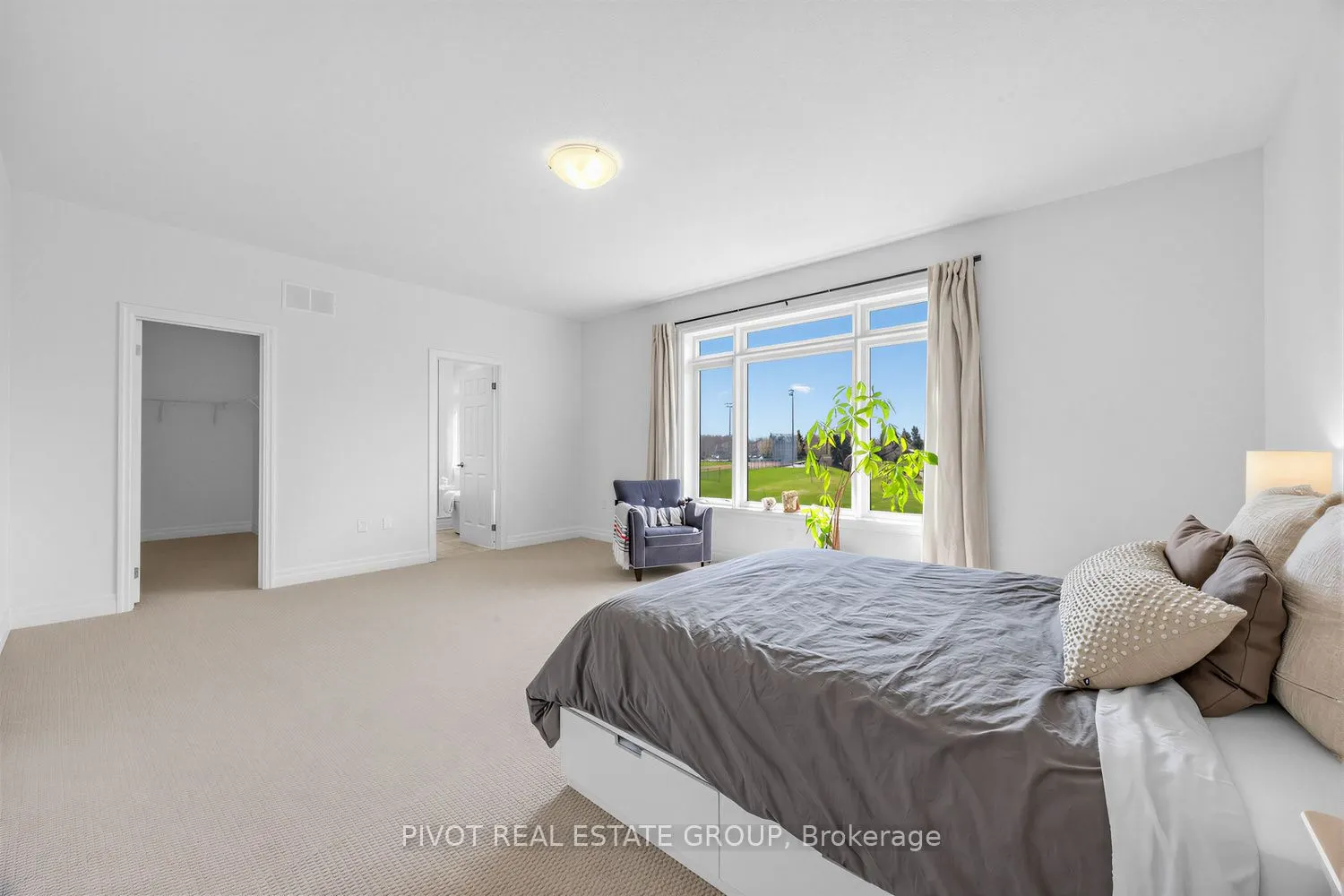 34 Waterfront Crescent