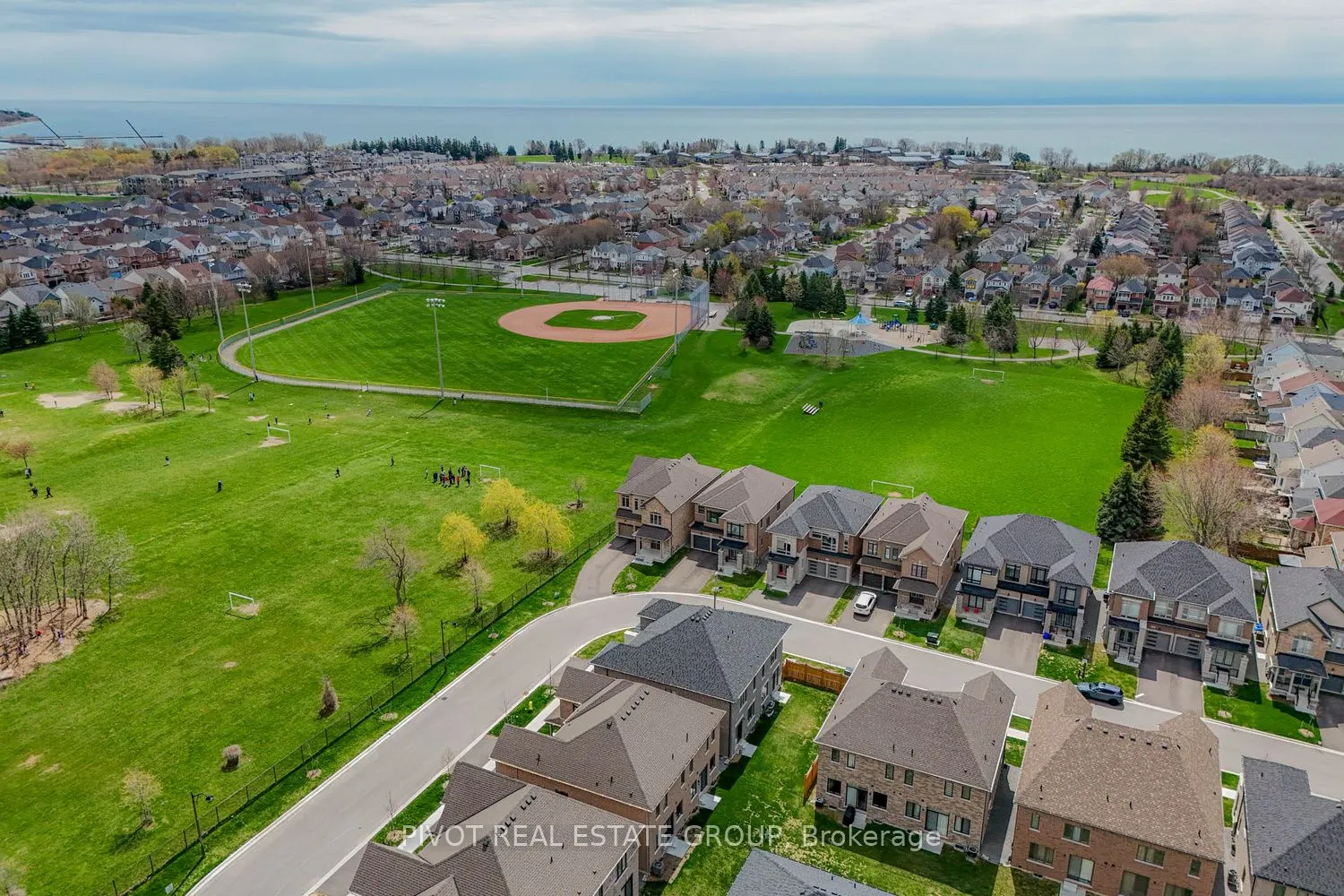 34 Waterfront Crescent
