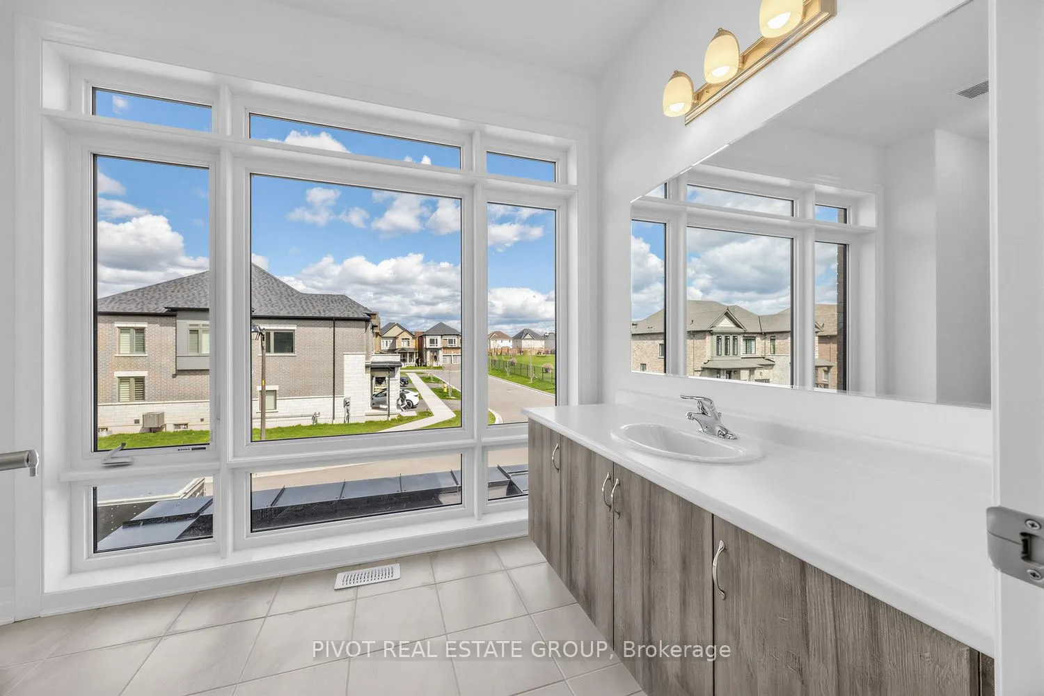 34 Waterfront Crescent