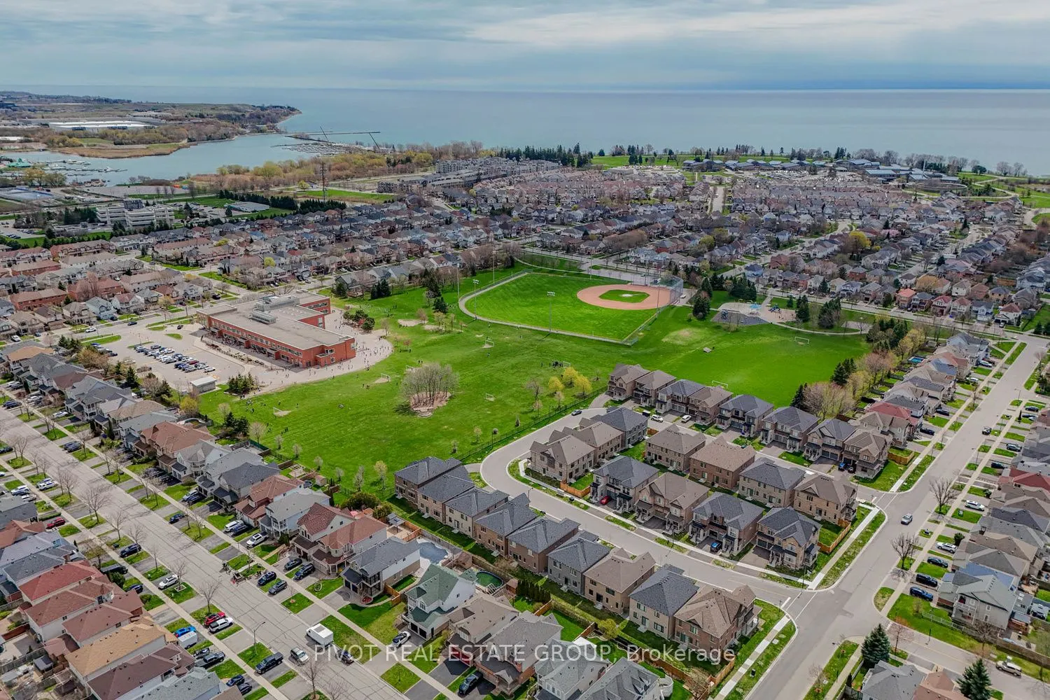 34 Waterfront Crescent