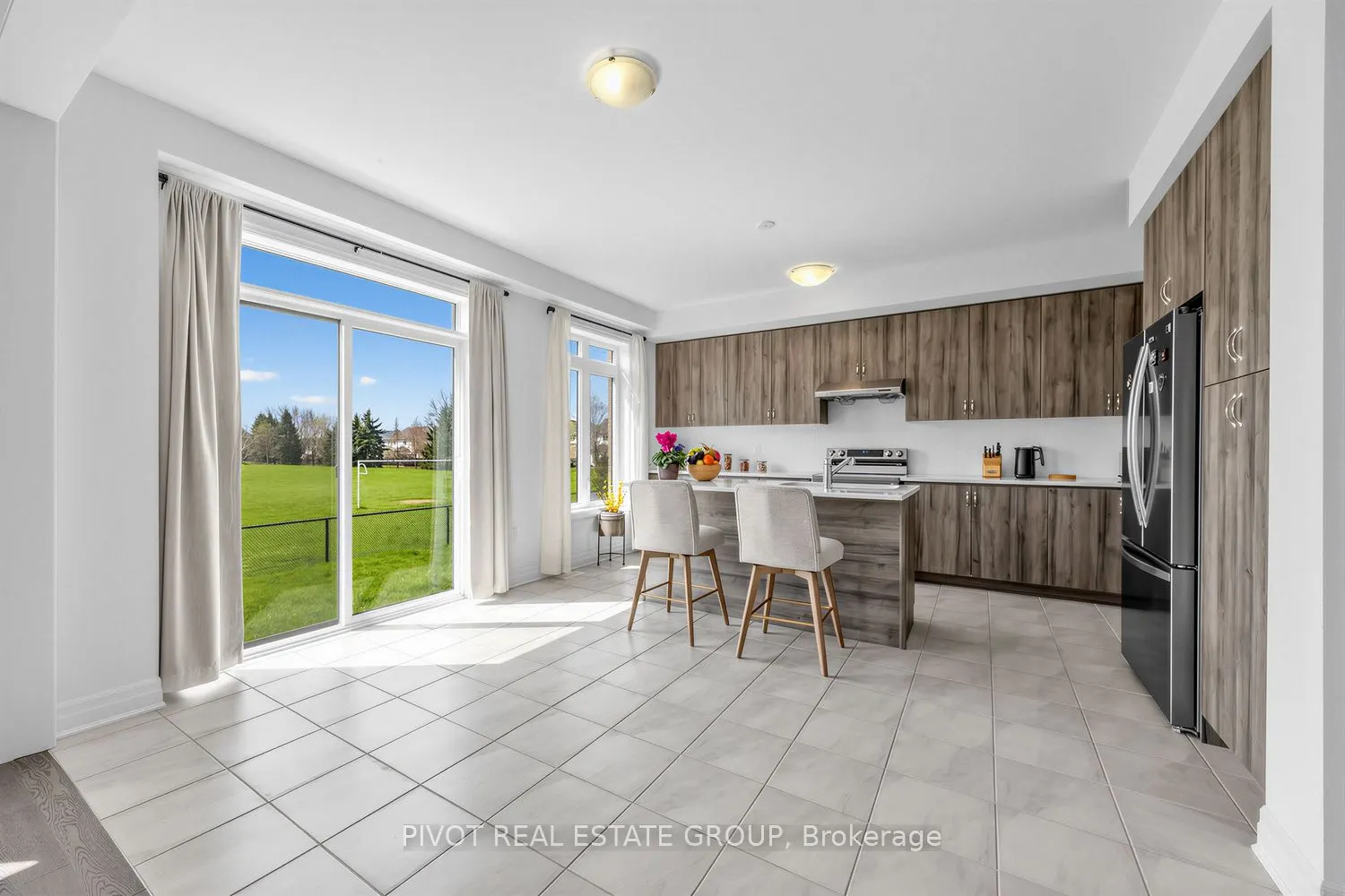 34 Waterfront Crescent
