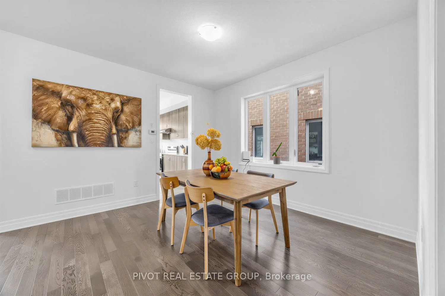 34 Waterfront Crescent