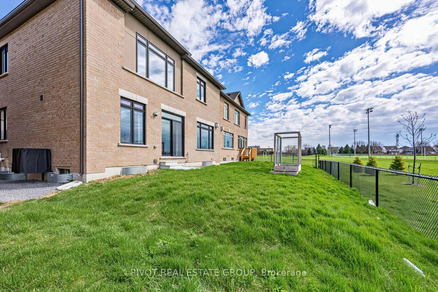 34 Waterfront Crescent