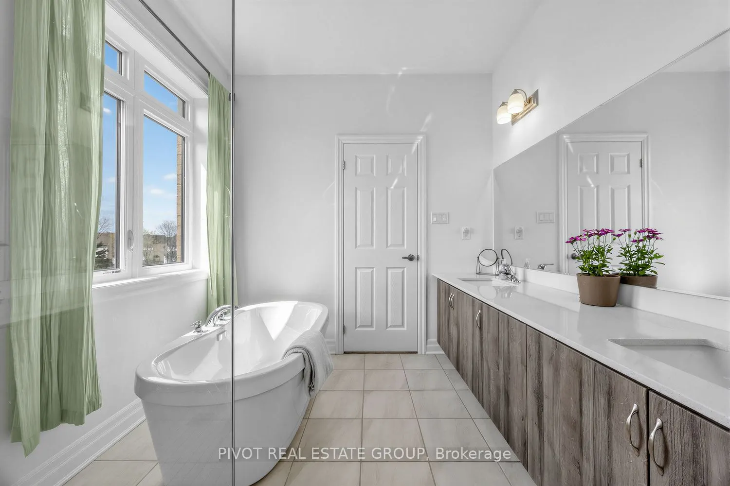 34 Waterfront Crescent