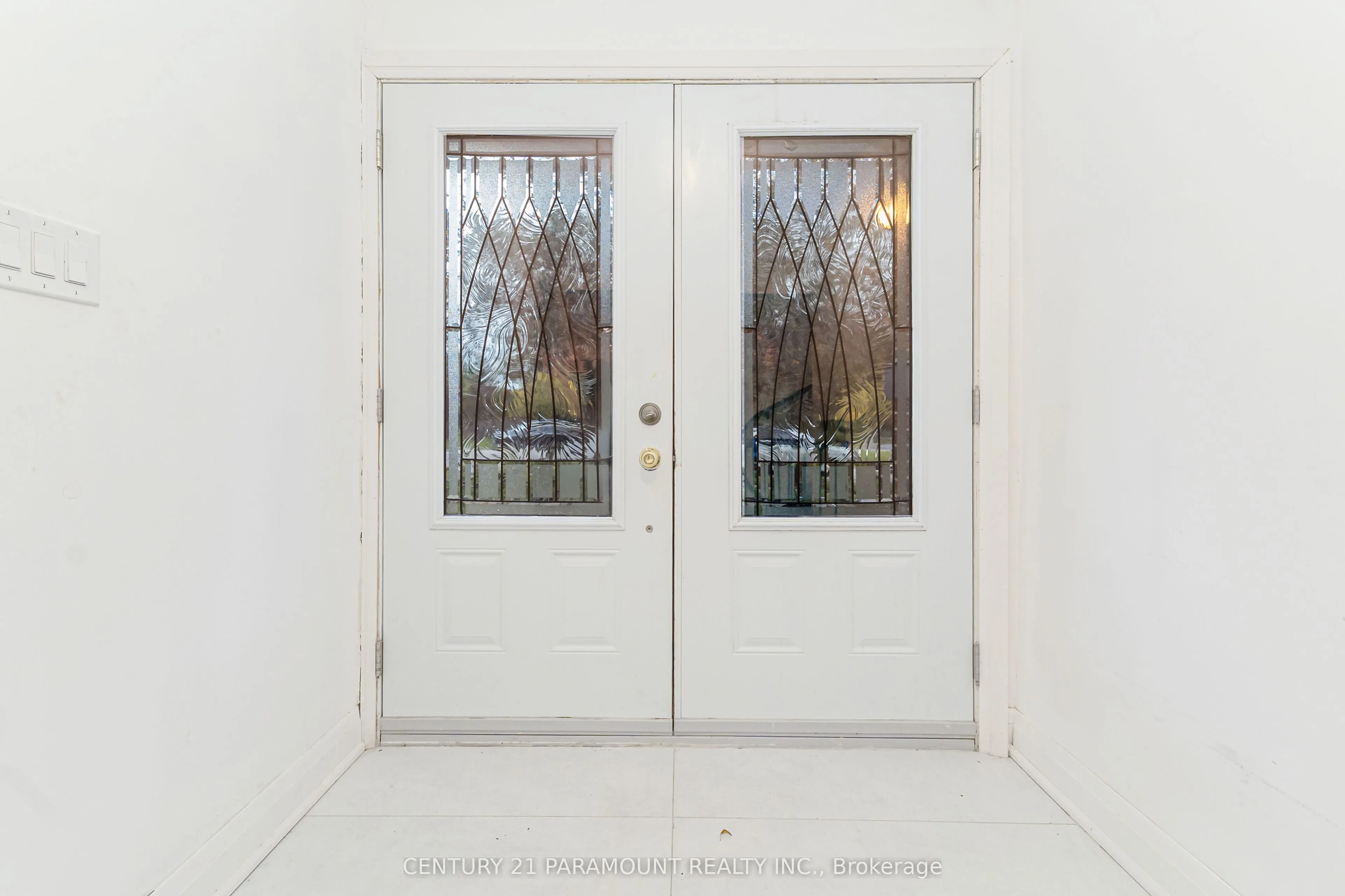 8 Waterfield Drive