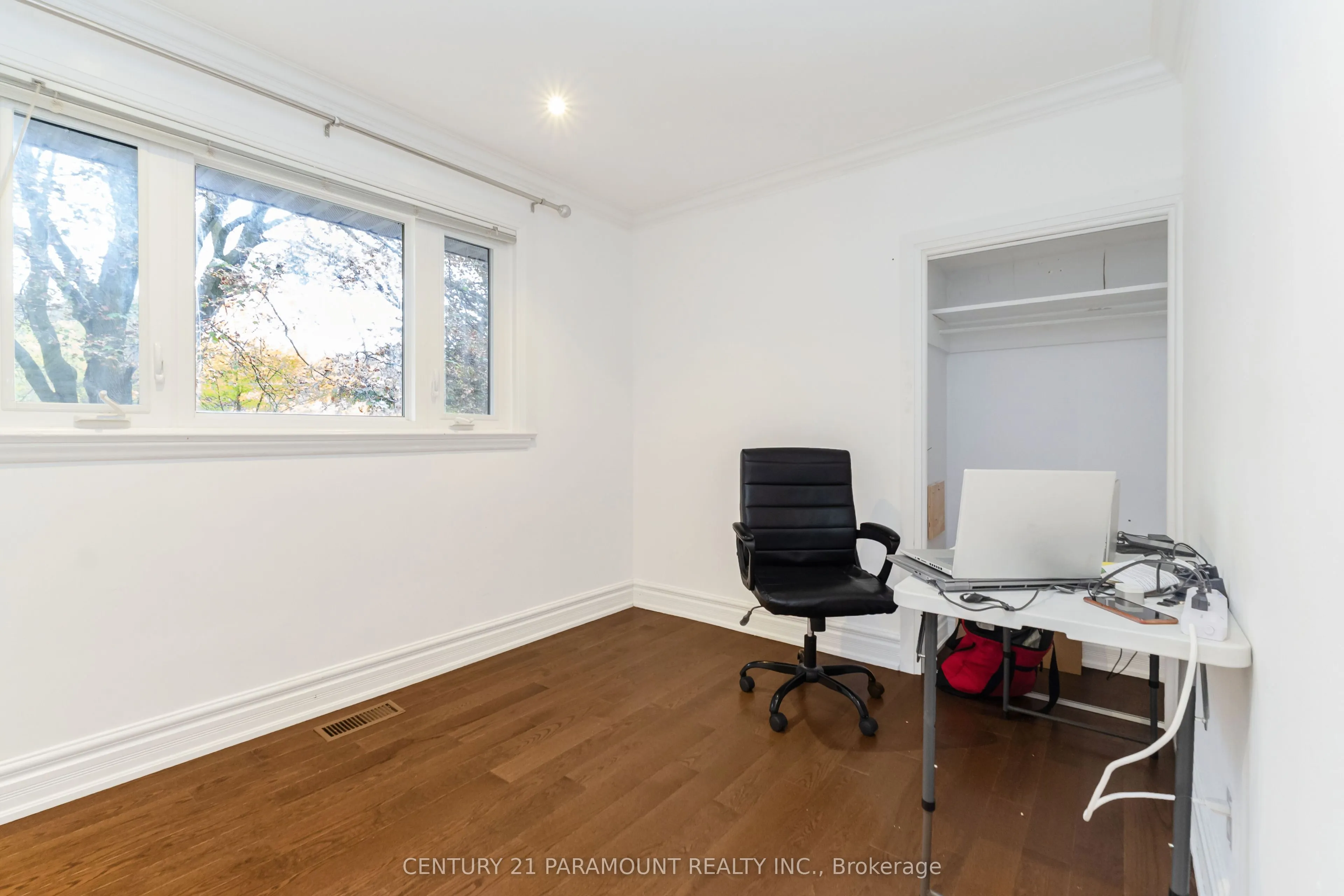 8 Waterfield Drive