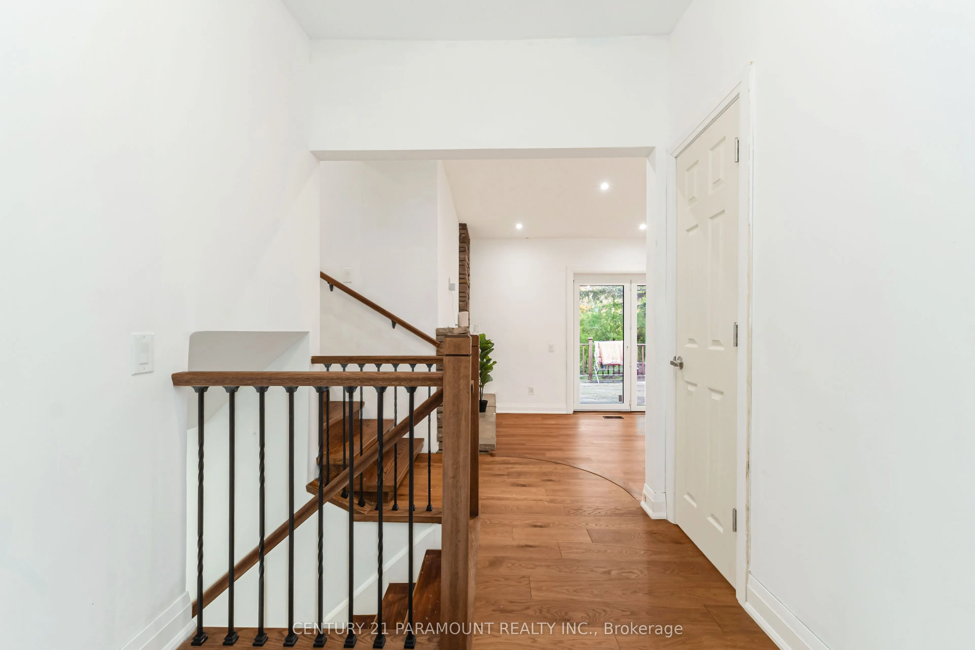 8 Waterfield Drive