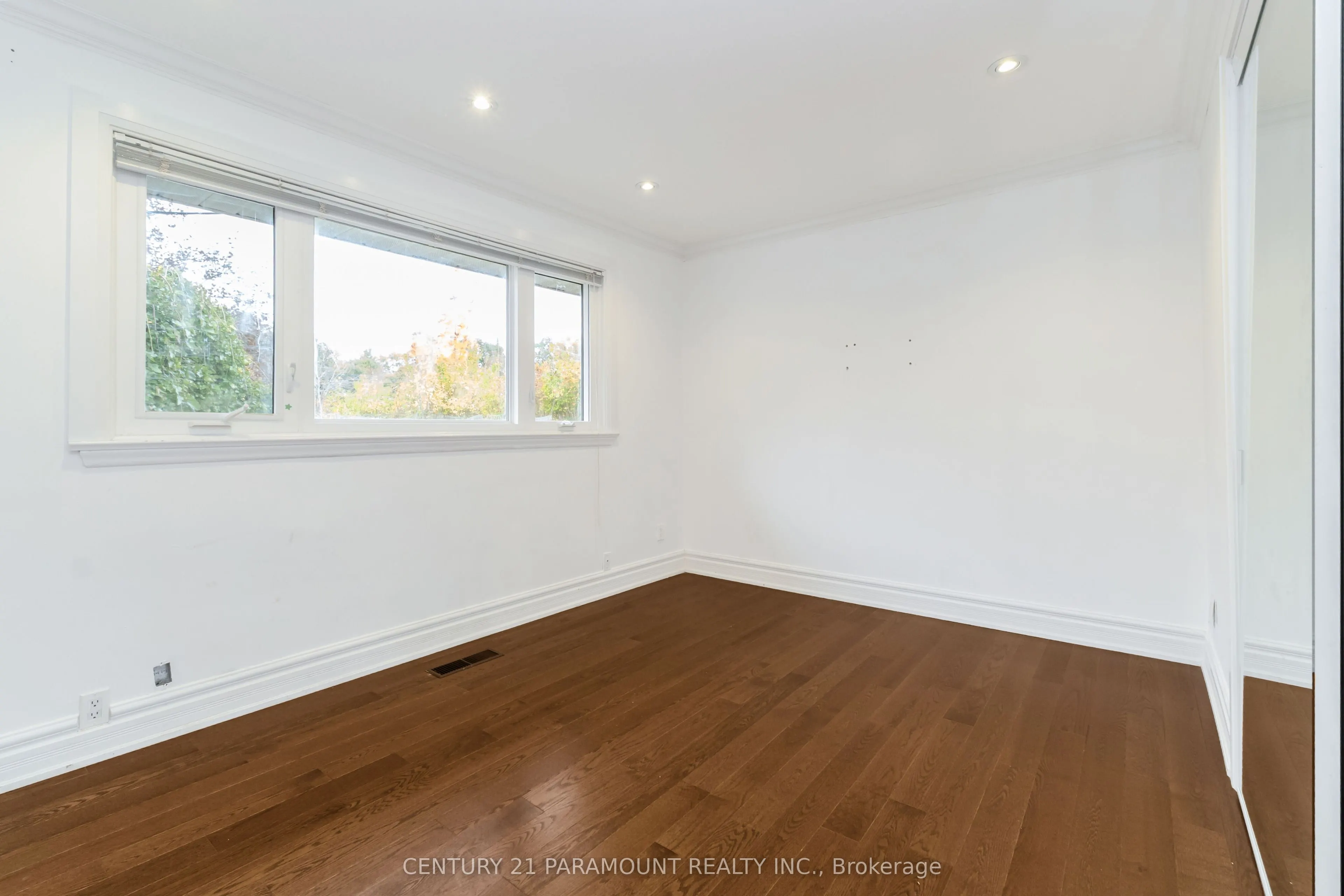 8 Waterfield Drive