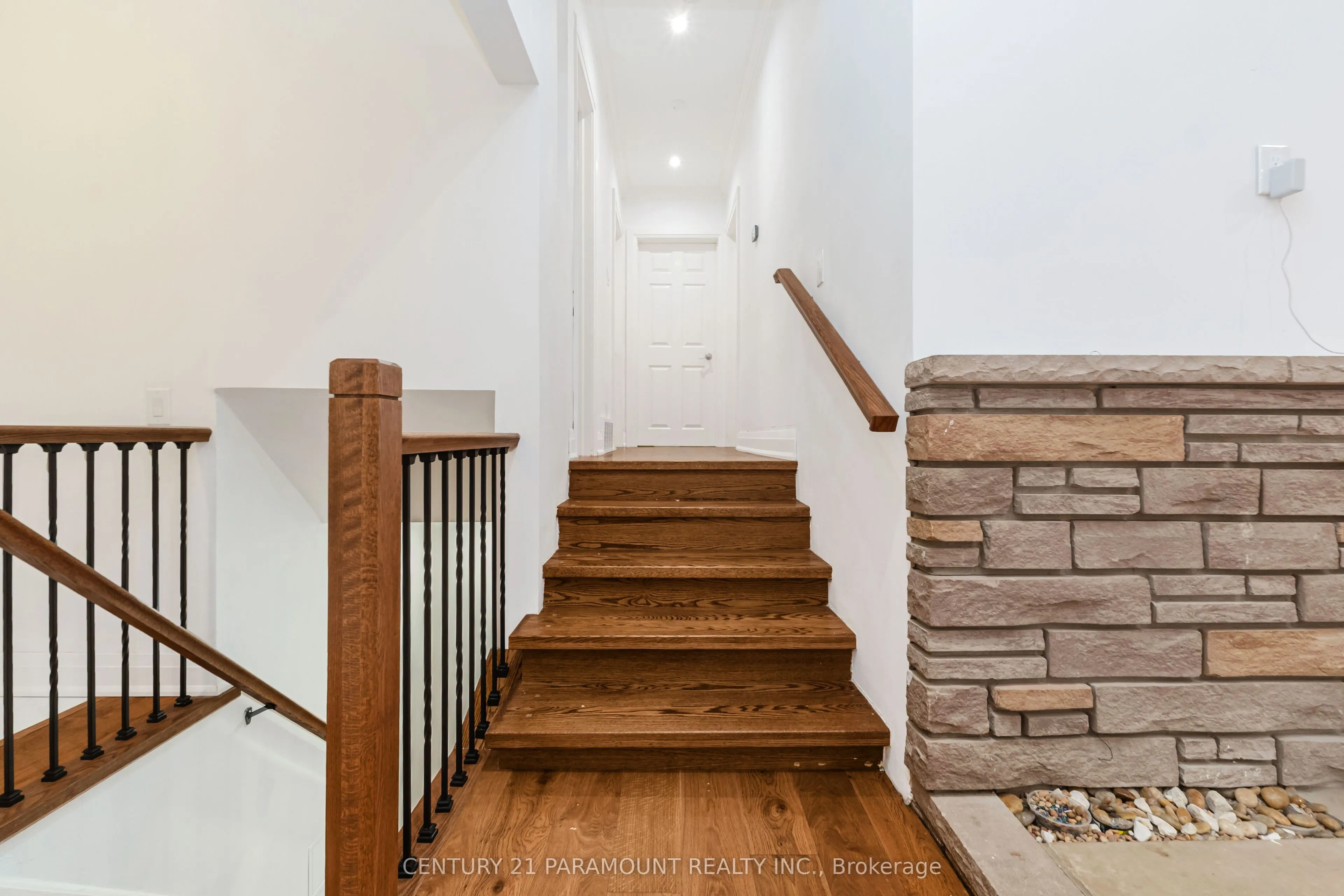 8 Waterfield Drive