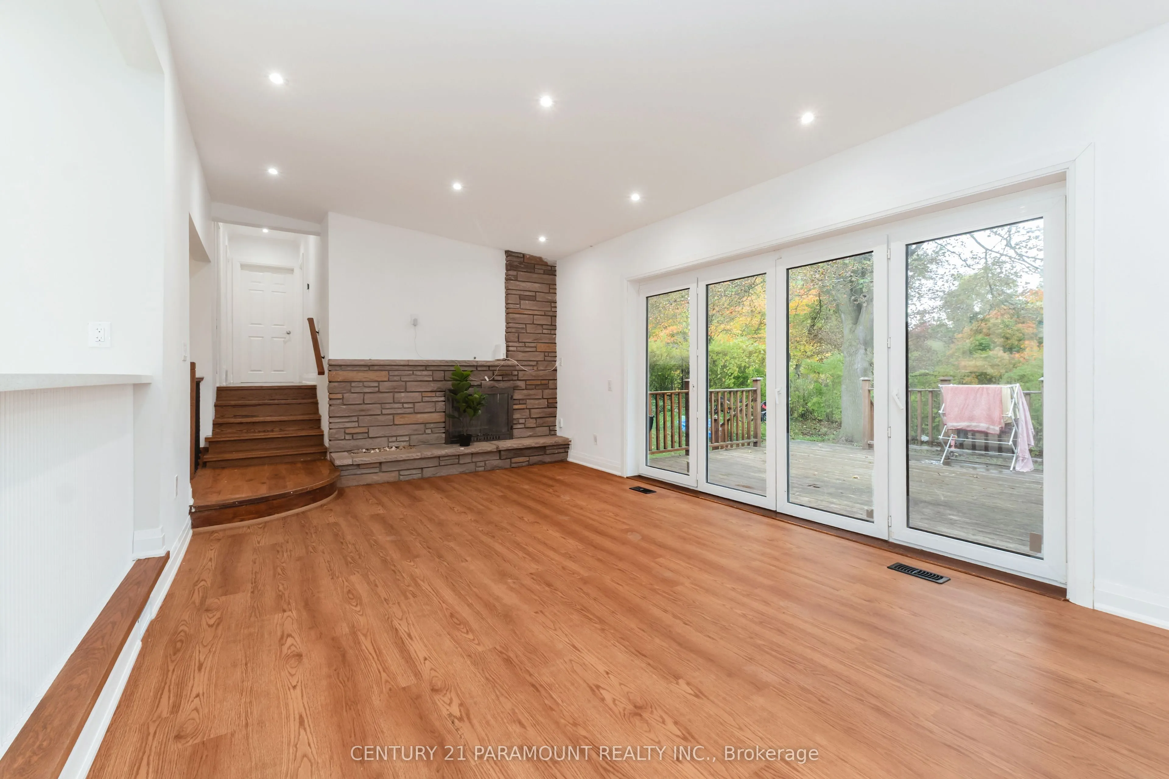 8 Waterfield Drive