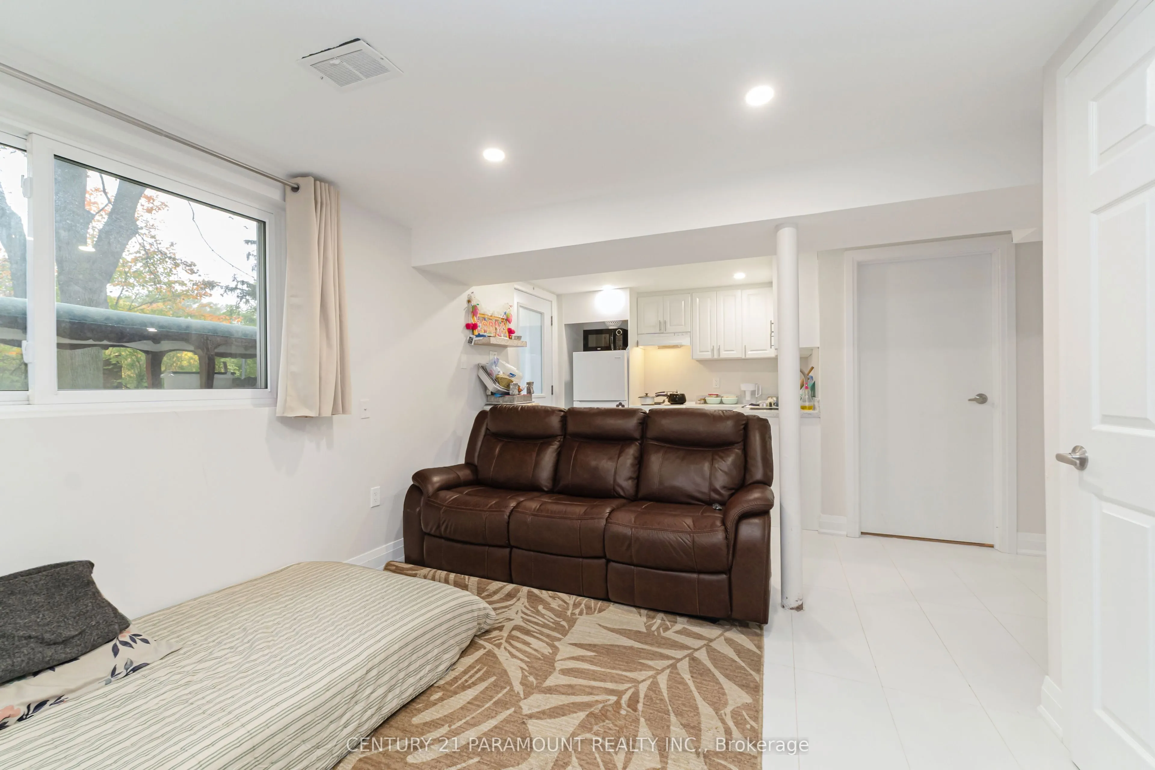 8 Waterfield Drive