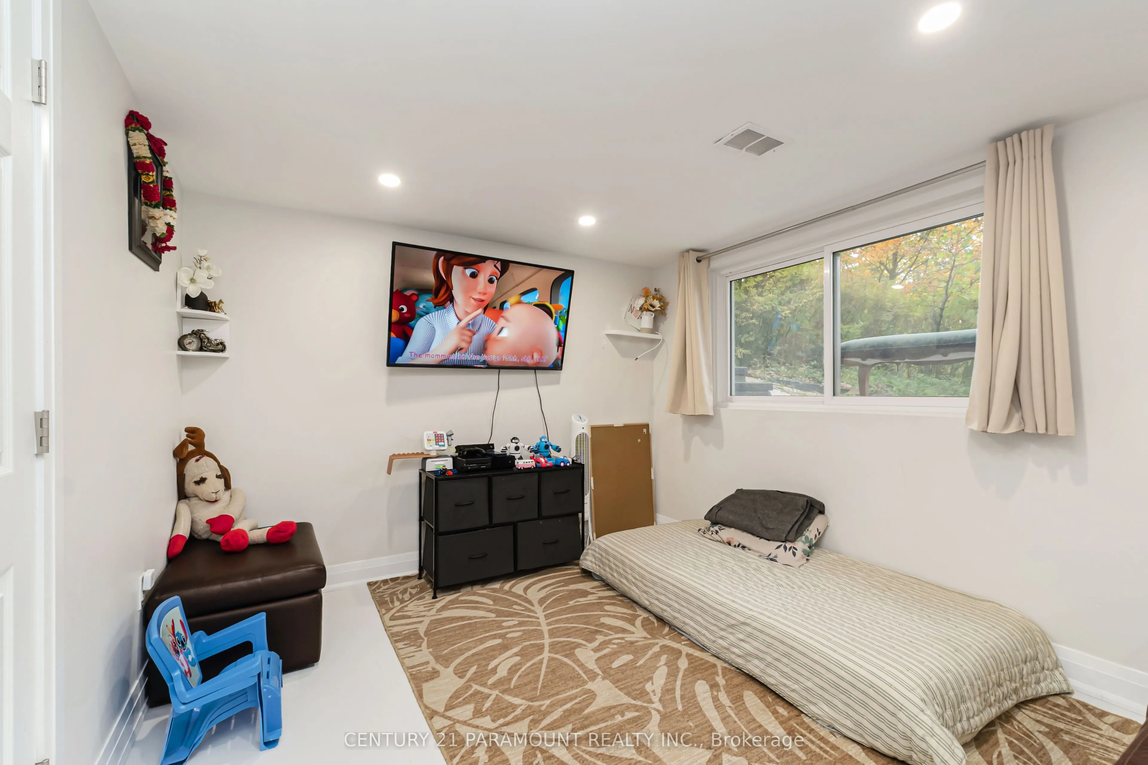 8 Waterfield Drive