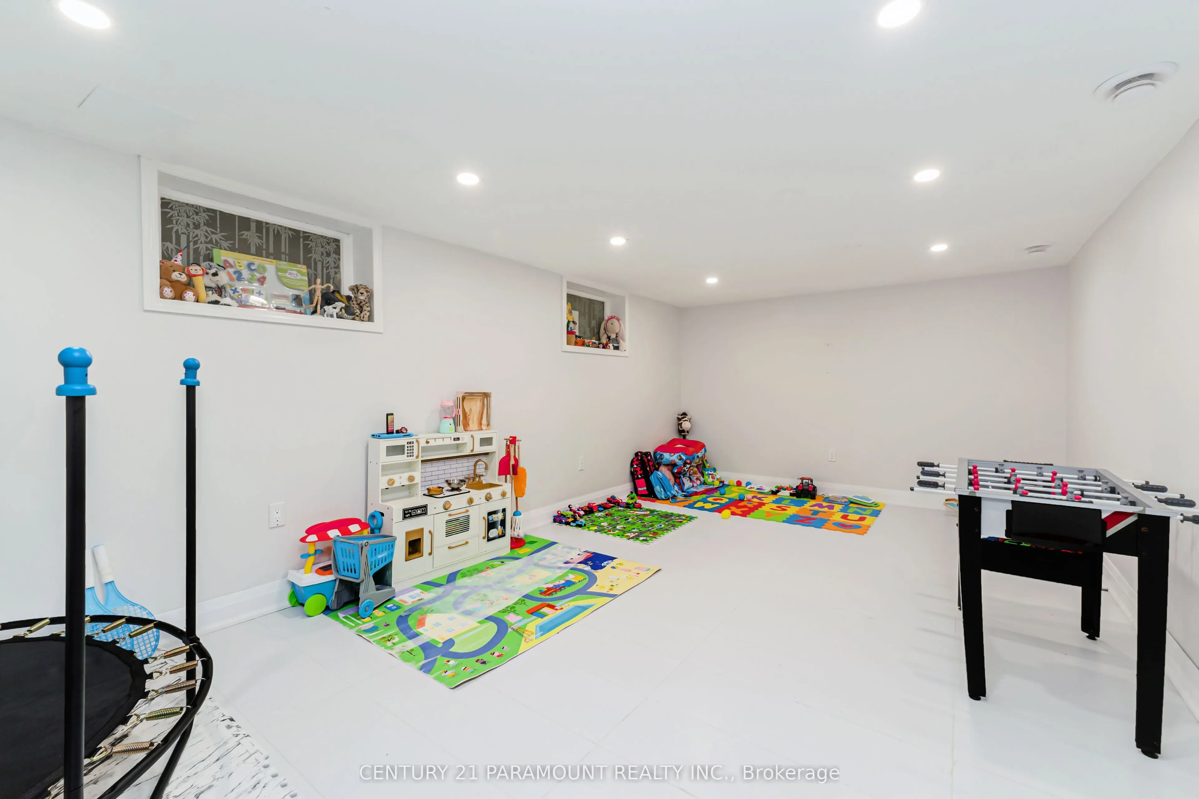 8 Waterfield Drive