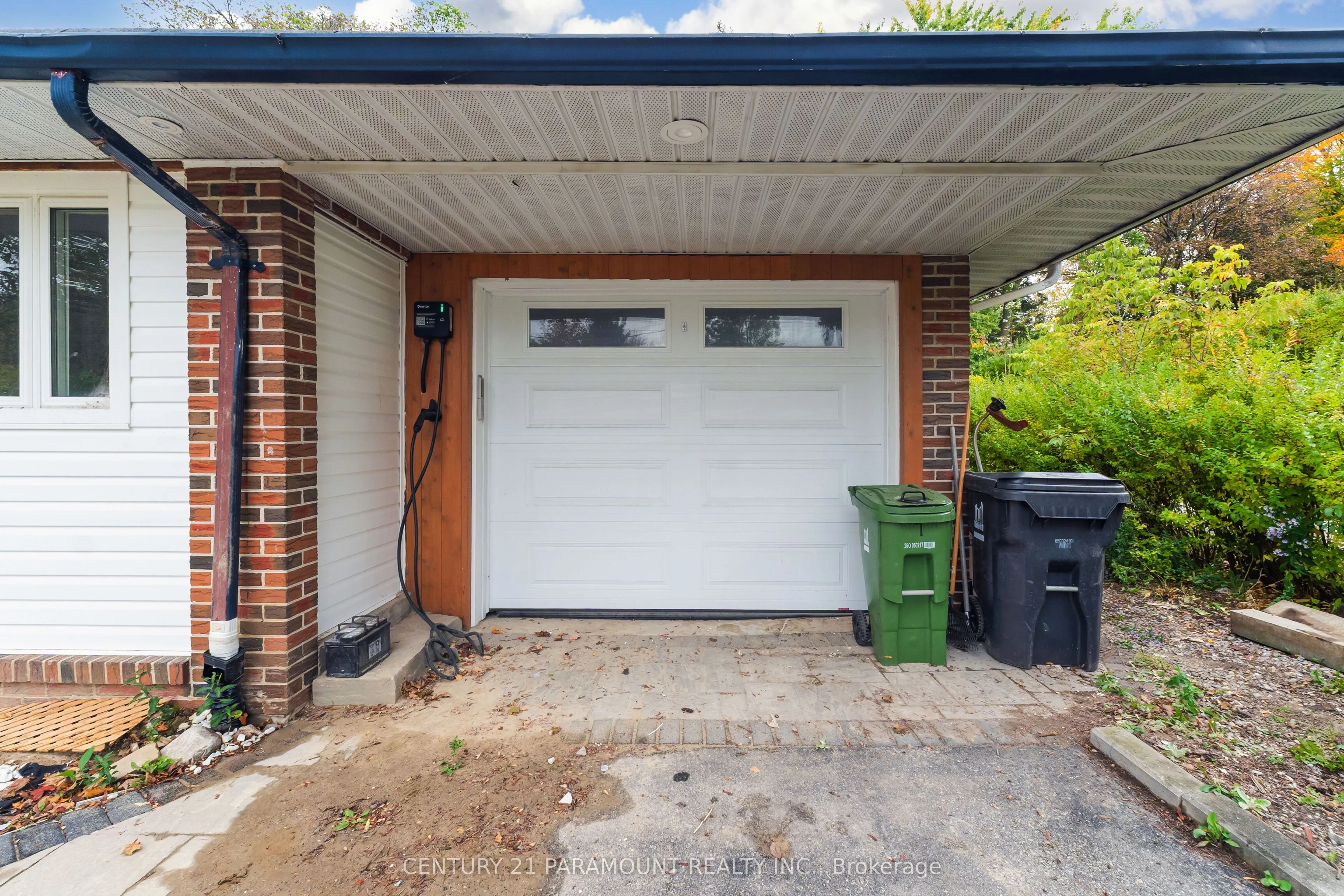 8 Waterfield Drive