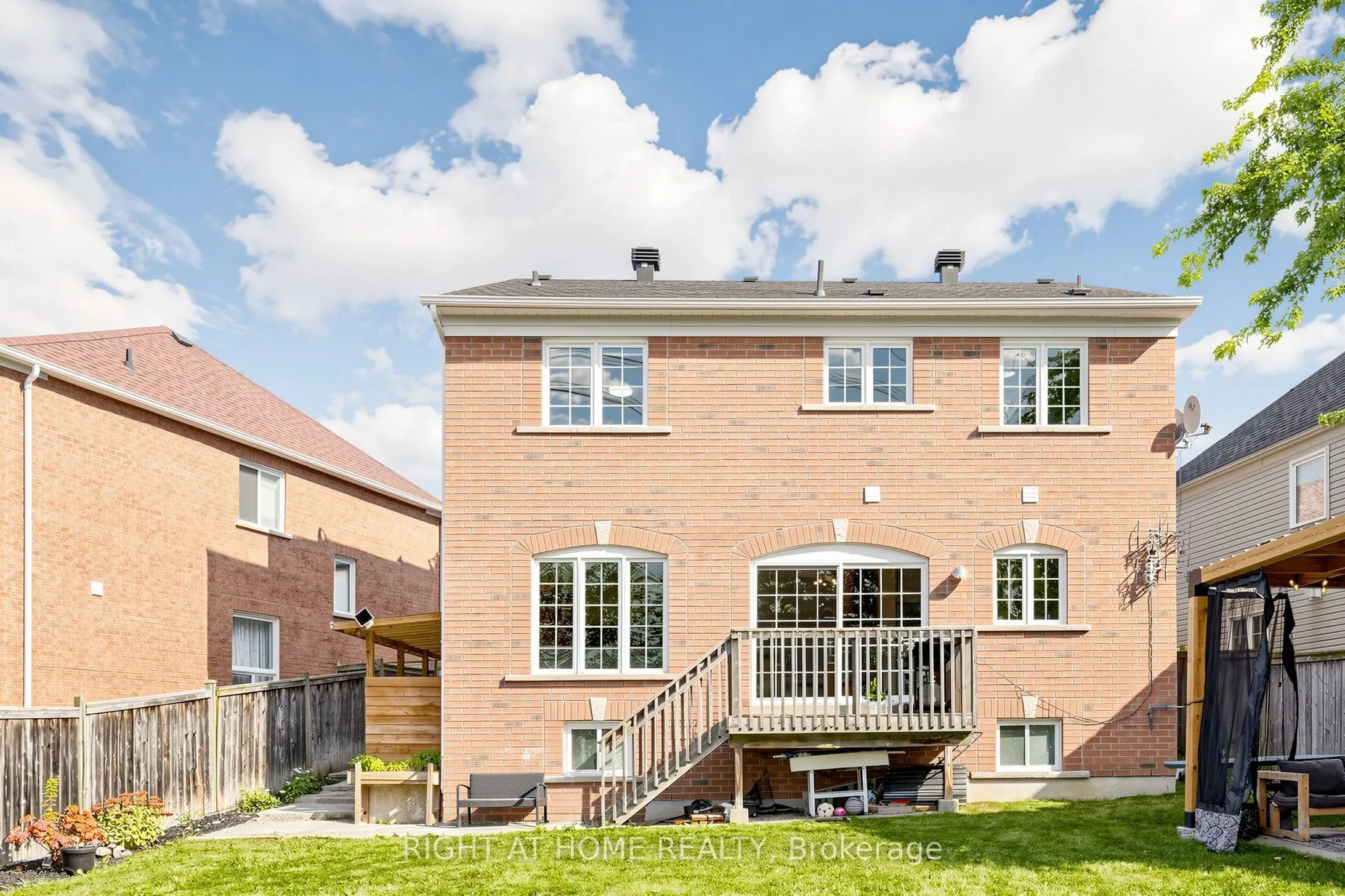 14 Grainger Crescent